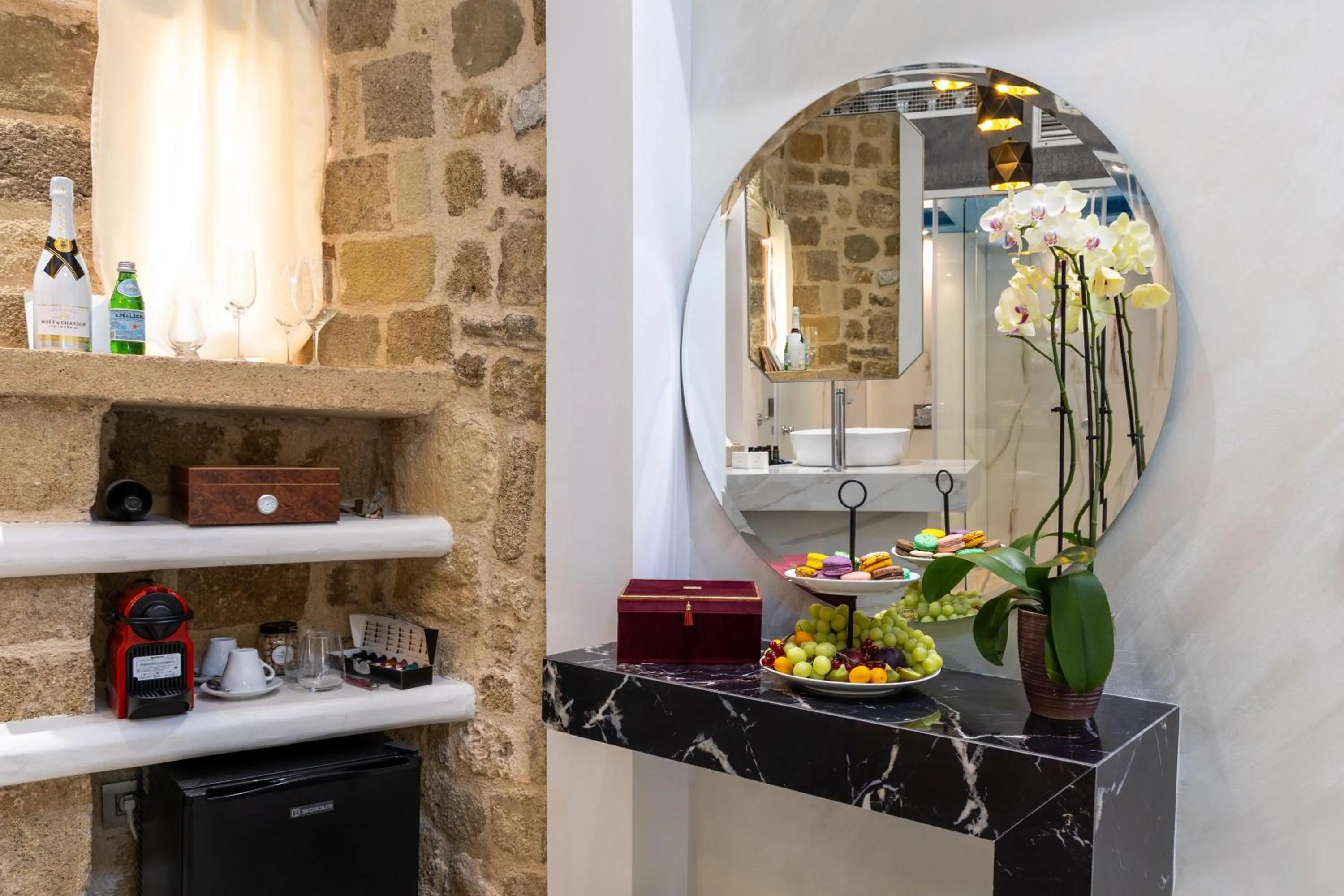 Coffee/tea facilities in Chateau Anax Luxury suites