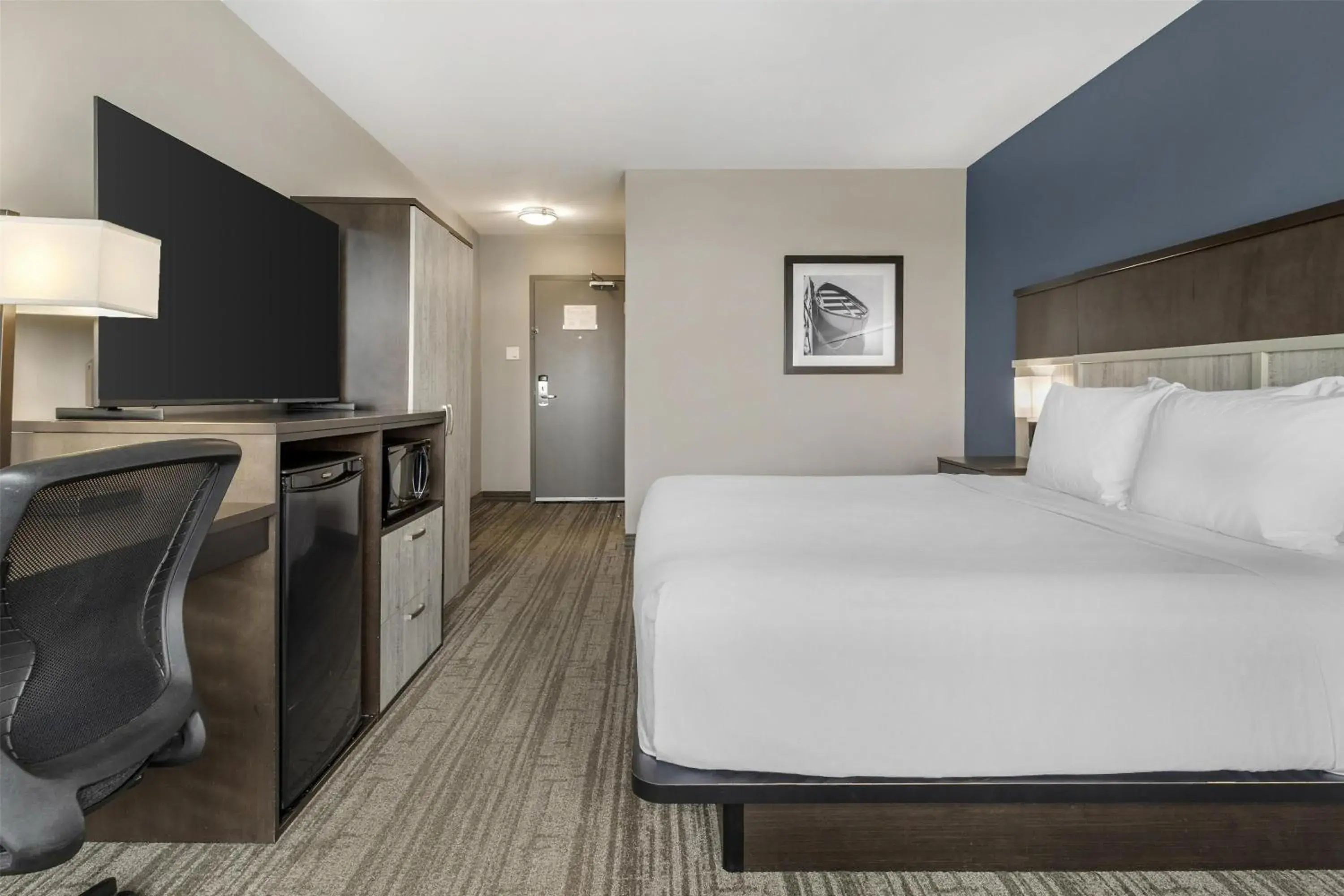 Queen Suite in Best Western Plus Chocolate Lake Hotel - Halifax Queen Suite in Best Western Plus Chocolate Lake Hotel - Halifax