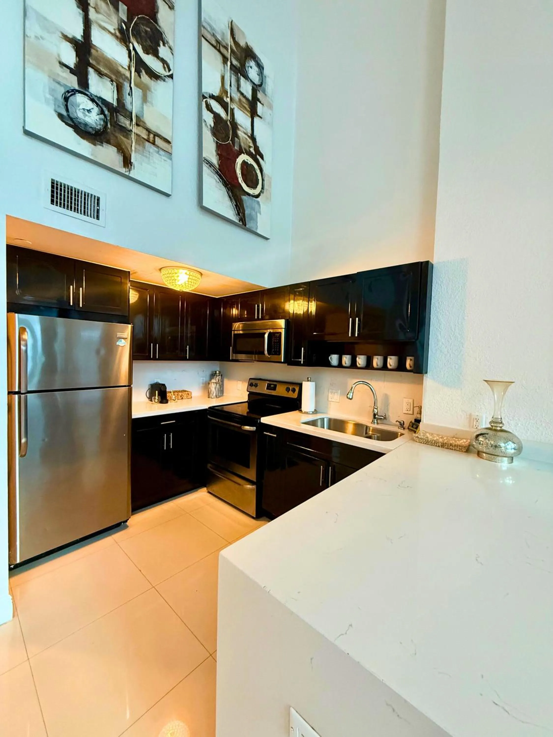 Kitchen or kitchenette in SeaStays Apartments