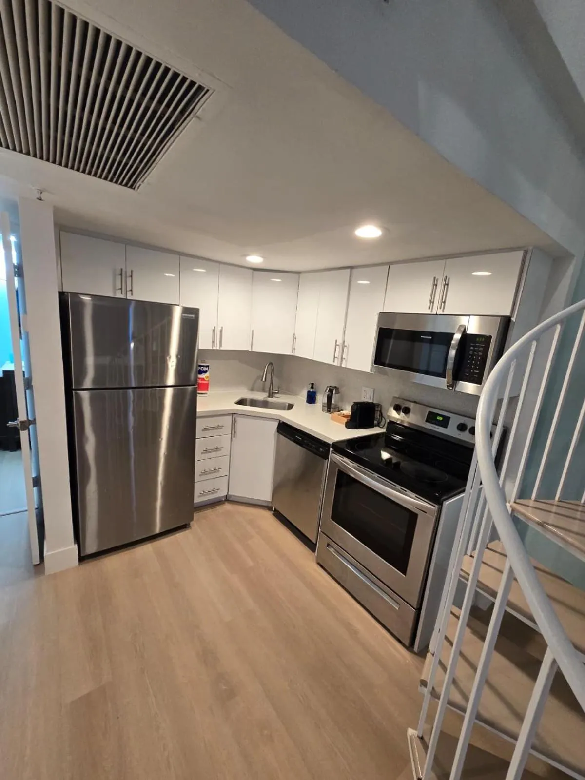 Kitchen or kitchenette in SeaStays Apartments