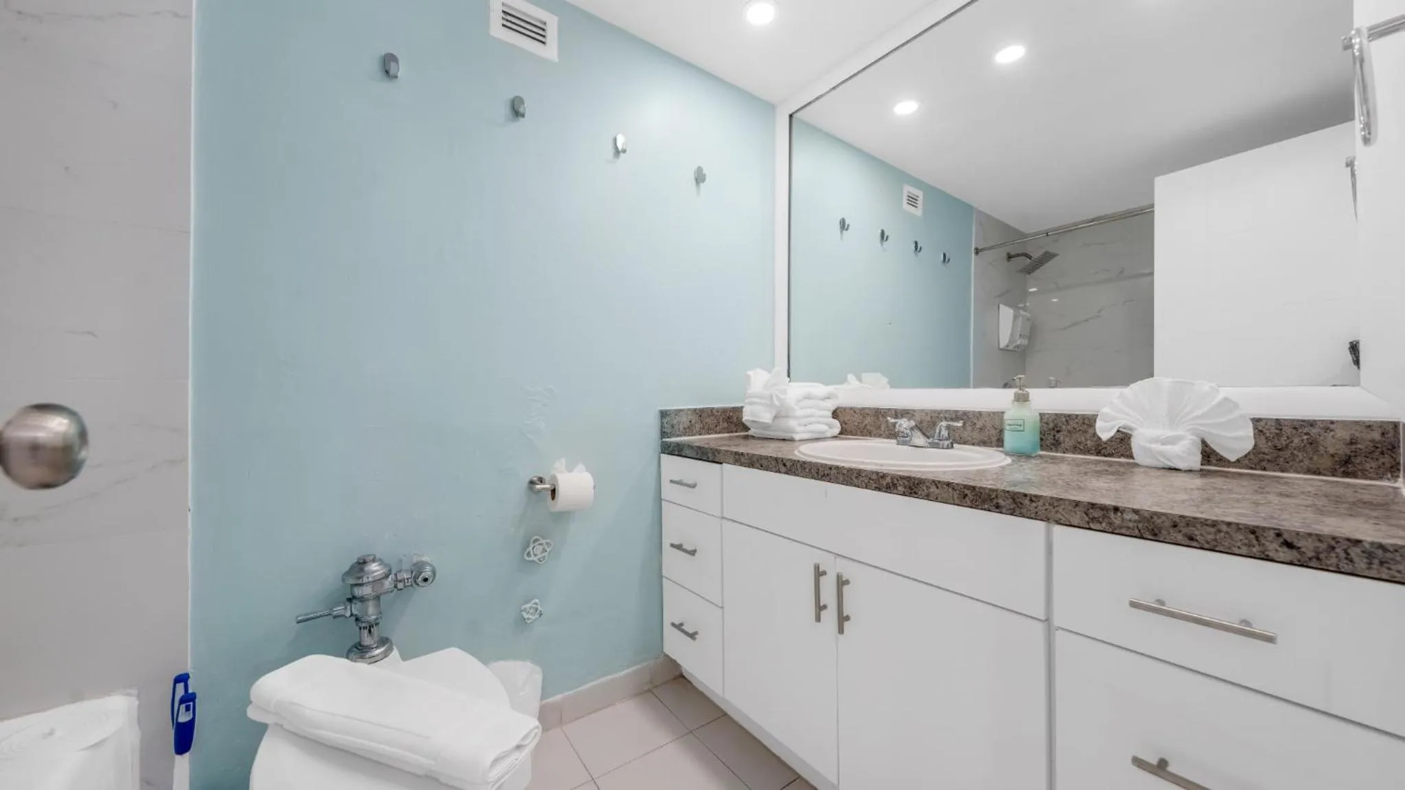 Toilet in SeaStays Apartments