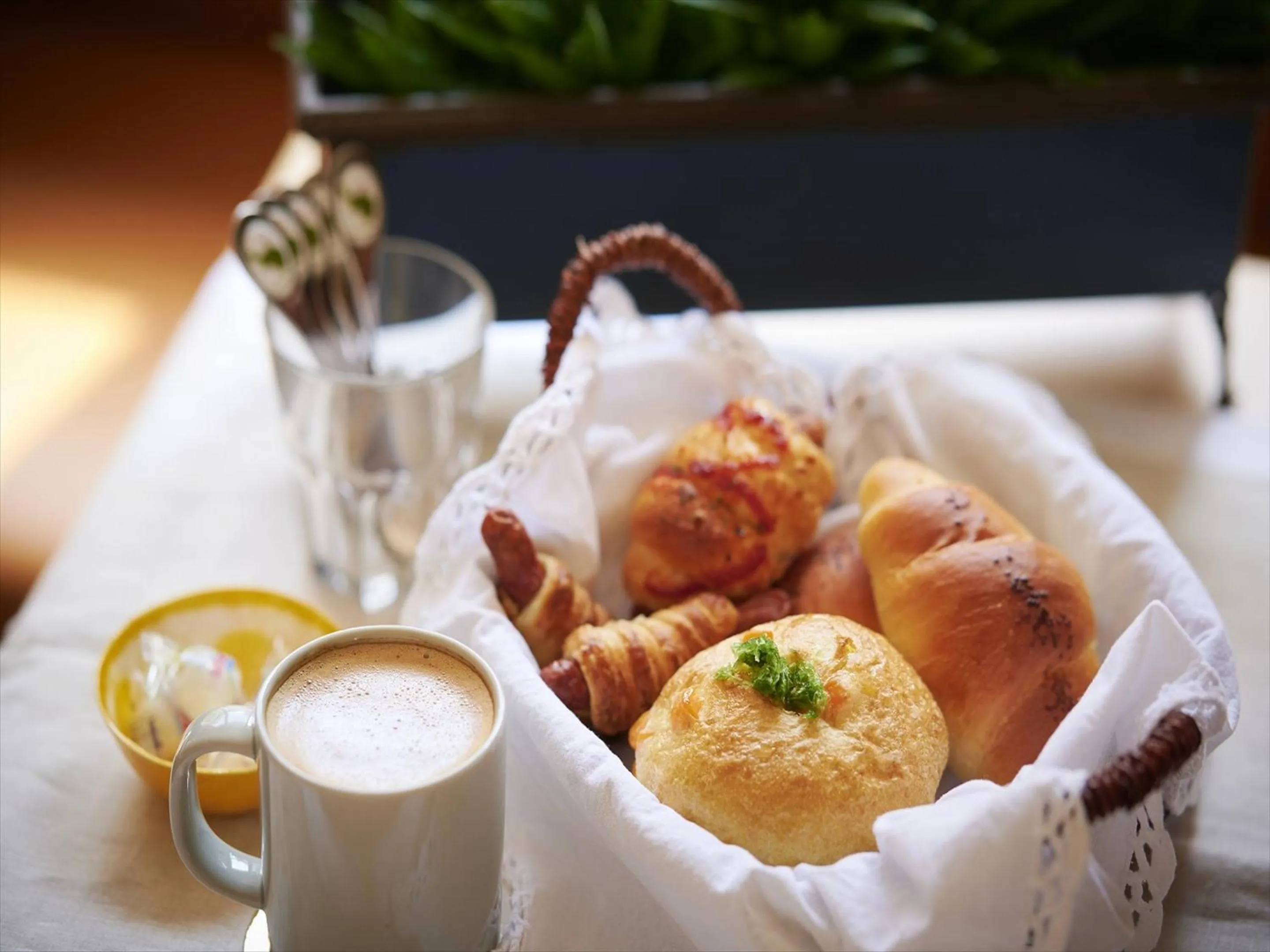 Restaurant/places to eat in HOTEL SEABREEZE CORAL