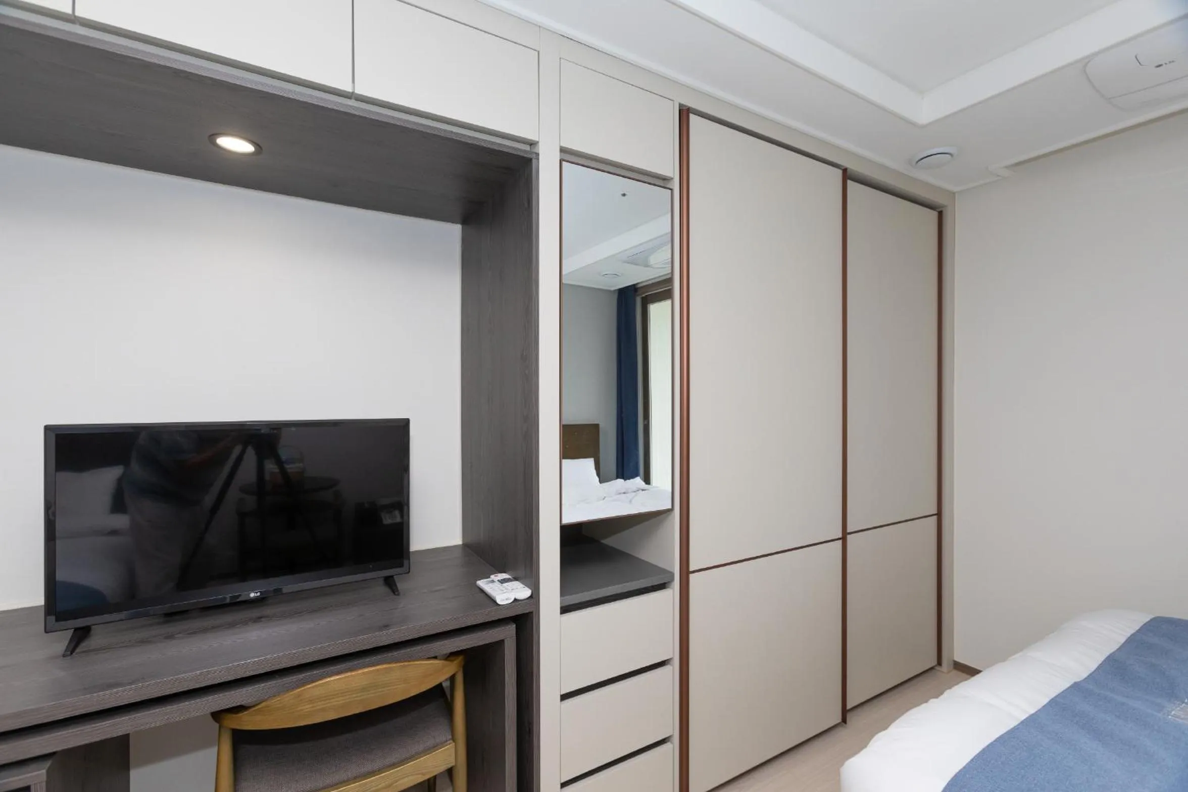 Decorative detail, Bed in Golden Planet Hotel