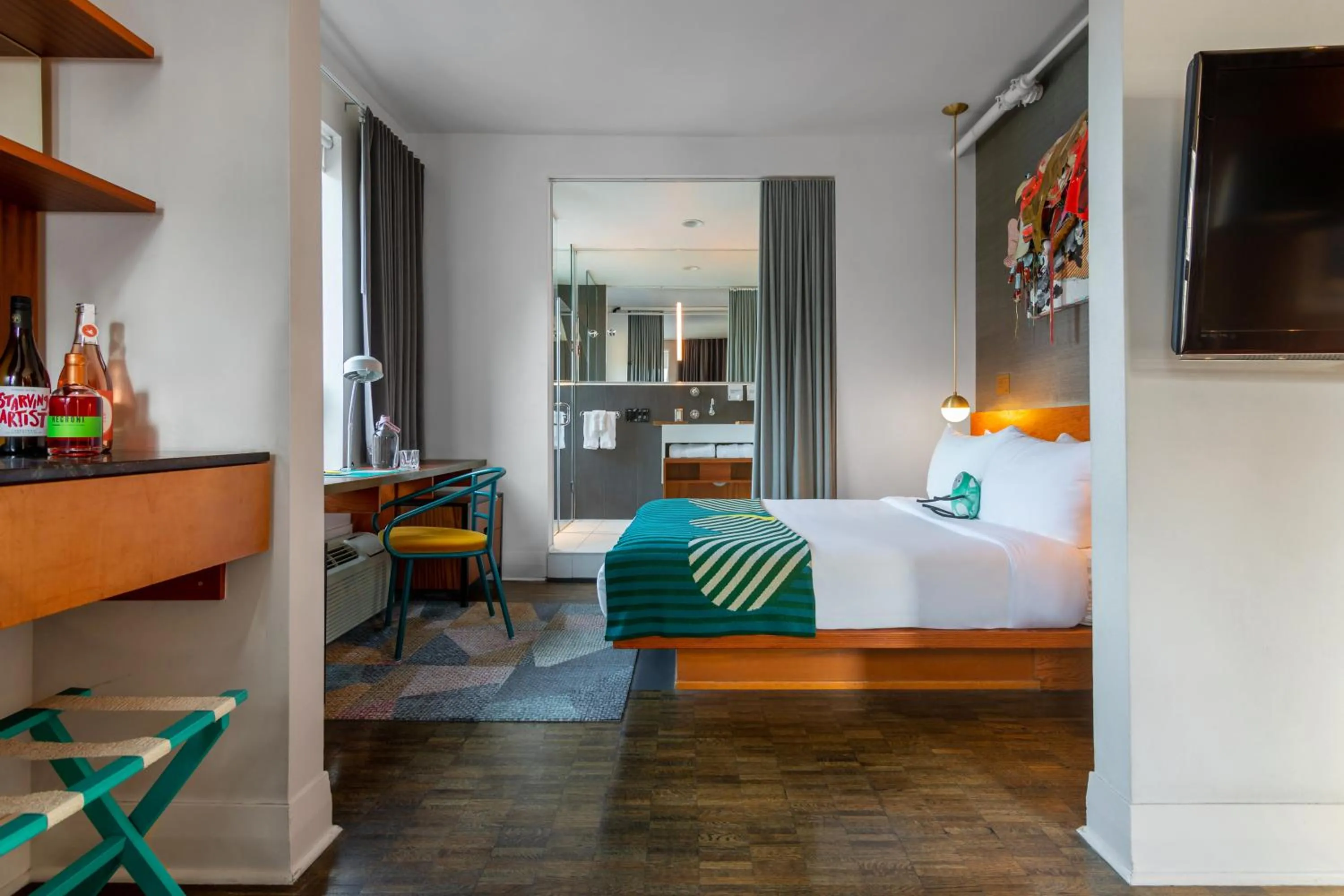 Photo of the whole room, Bed in The Drake Hotel