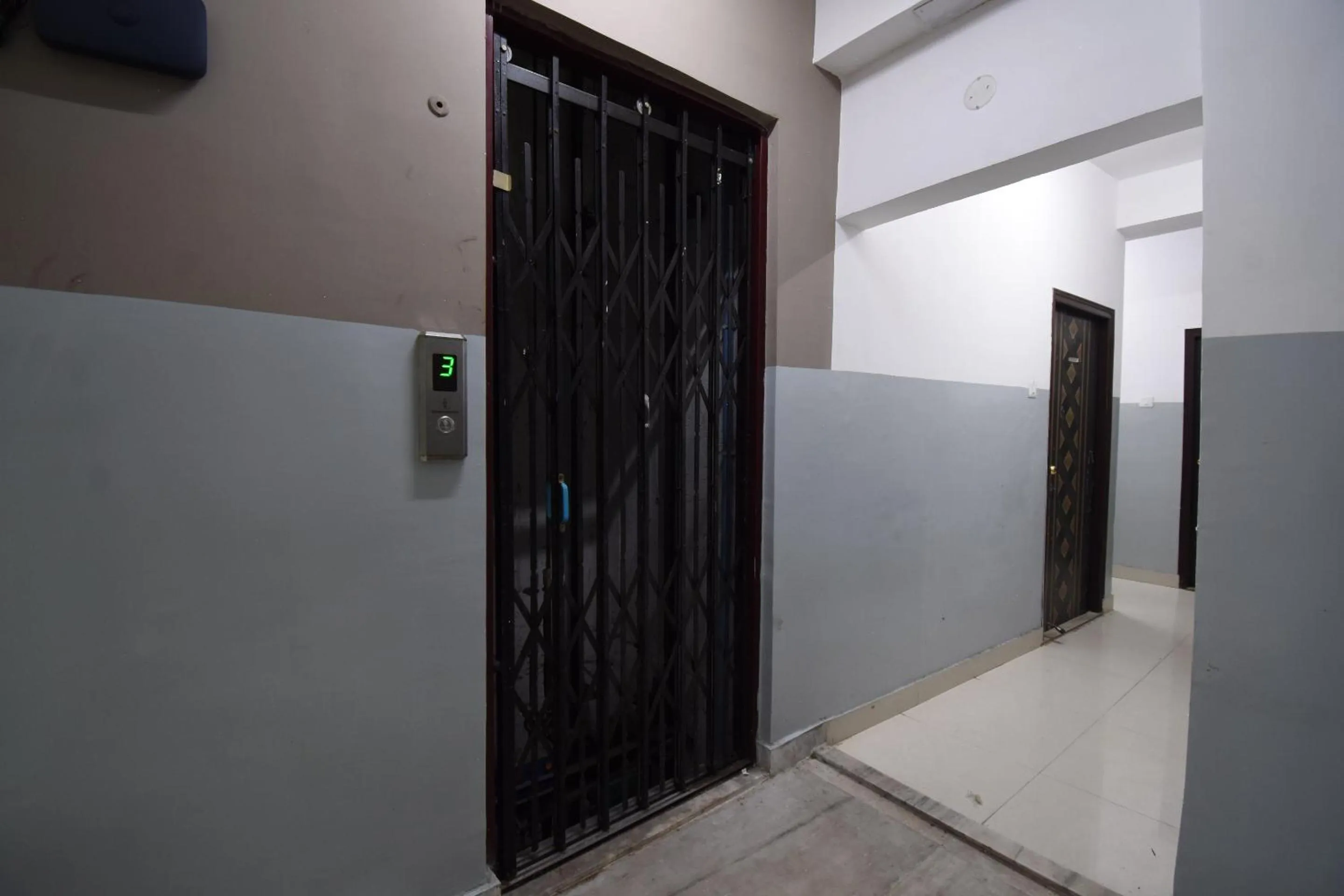 Facade/entrance in Super OYO 82026 BANGUR INN