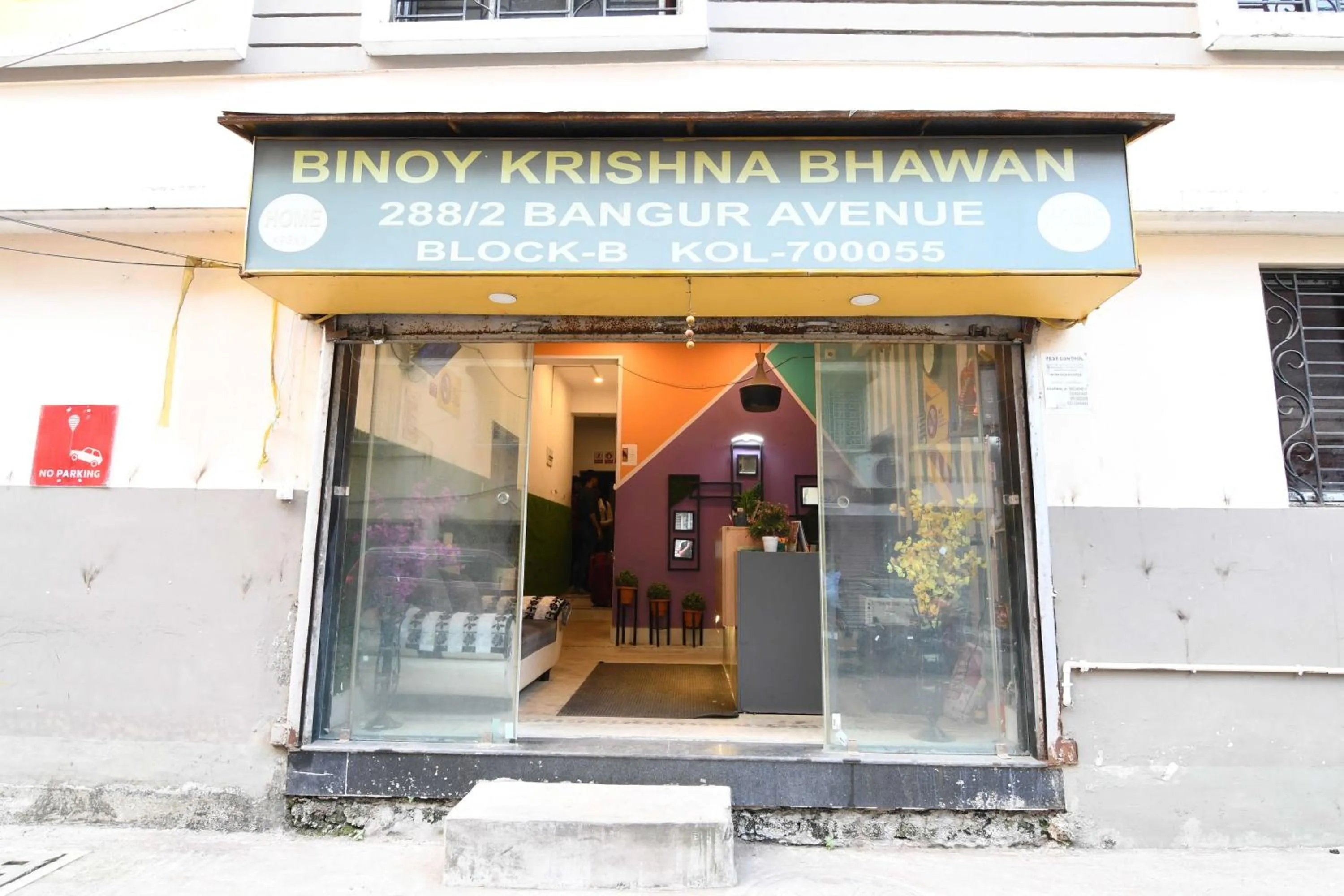 Facade/entrance in Super OYO 82026 BANGUR INN