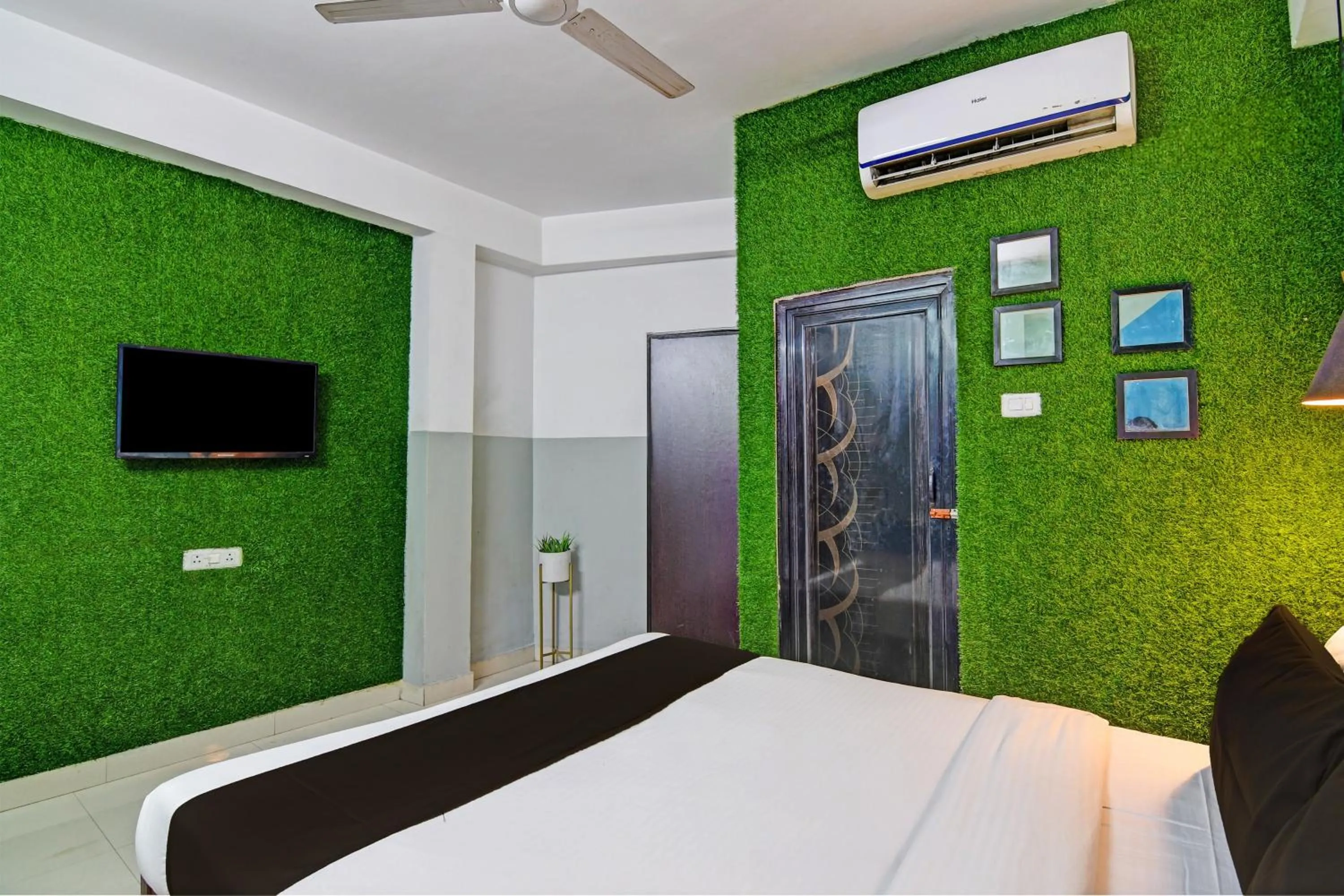 Bedroom, Bed in Super OYO 82026 BANGUR INN