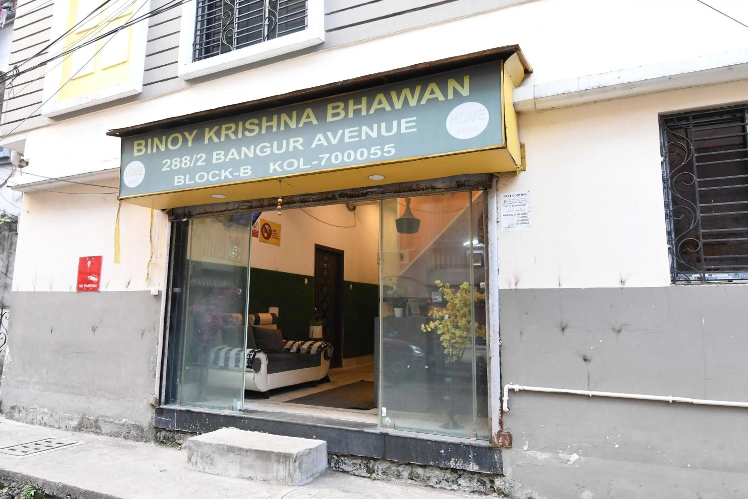 Facade/entrance in Super OYO 82026 BANGUR INN