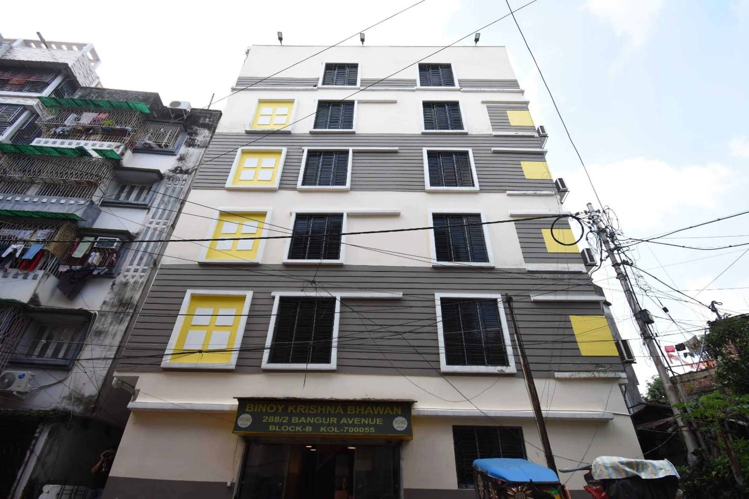 Facade/entrance in Super OYO 82026 BANGUR INN