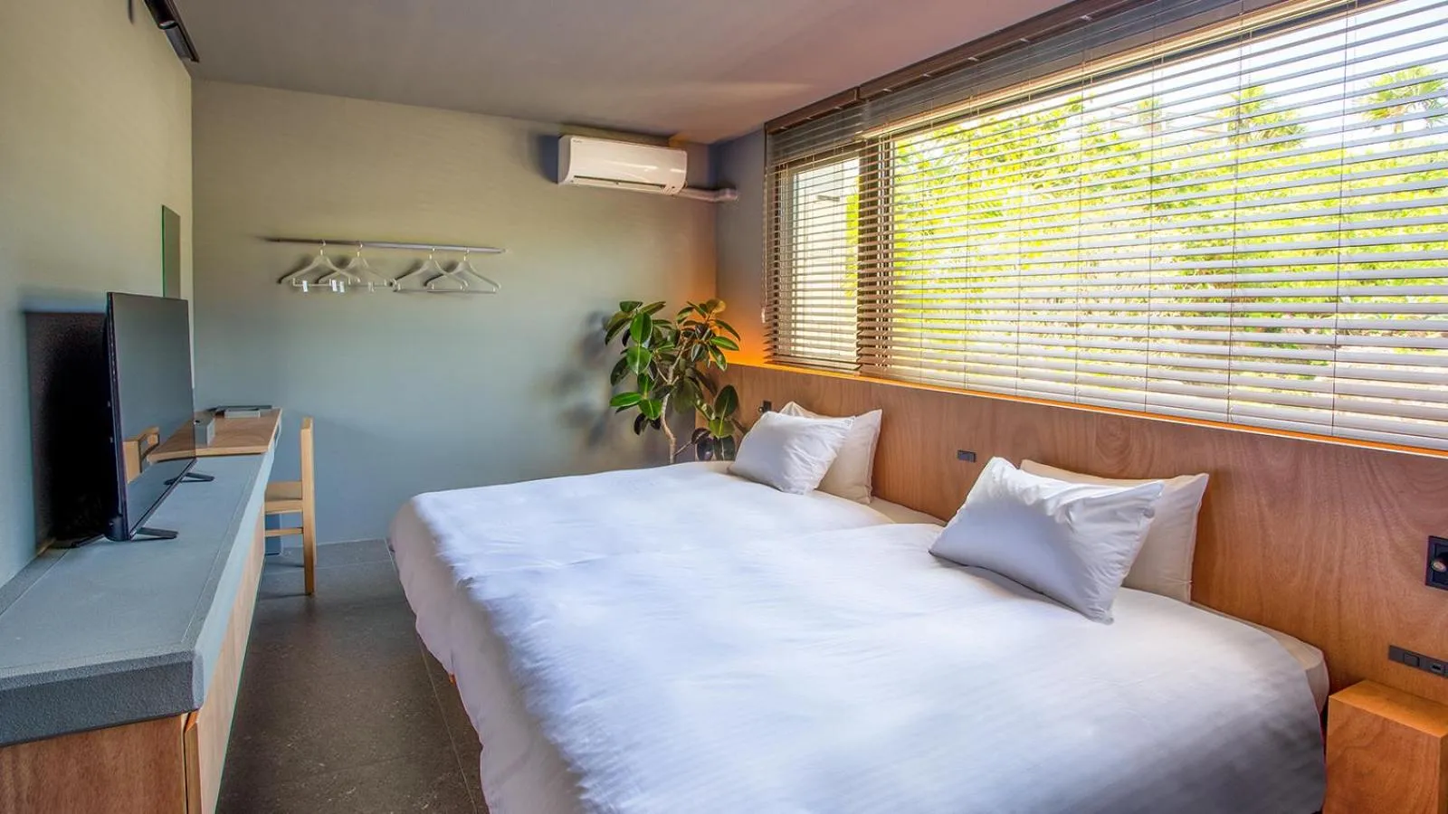 Photo of the whole room, Bed in Feliz Villa Suite Kourijima View