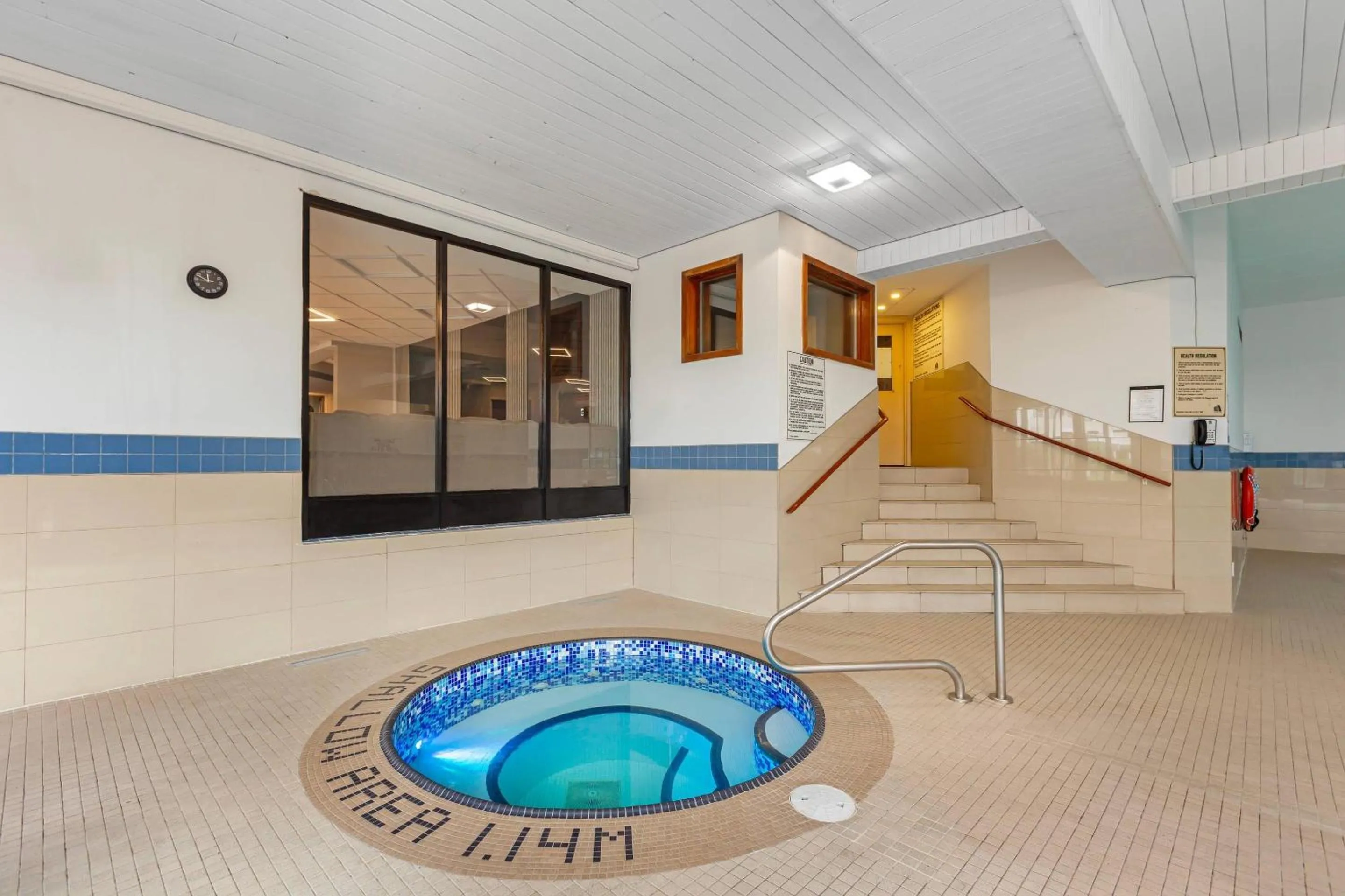 Swimming pool in Quality Inn & Suites