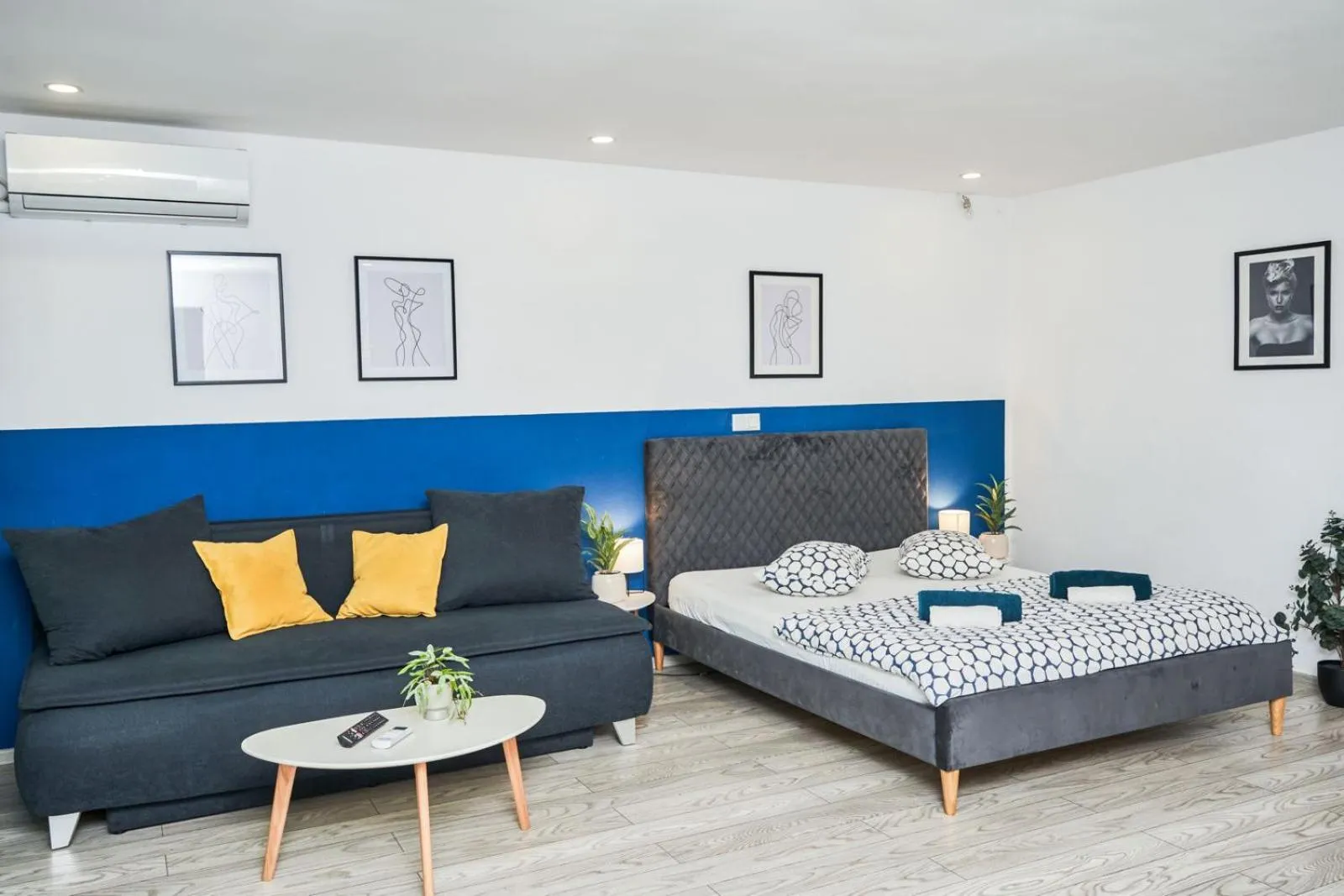 Seating area in Marcos Apartments Victoriei - self check-in