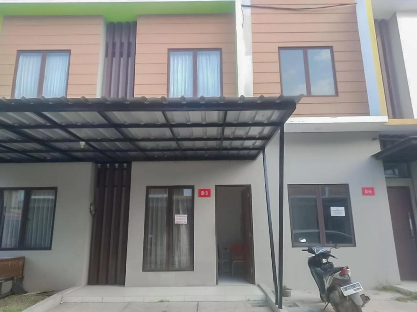 Facade/entrance in Colombus Residence Karawang Mitra RedDoorz