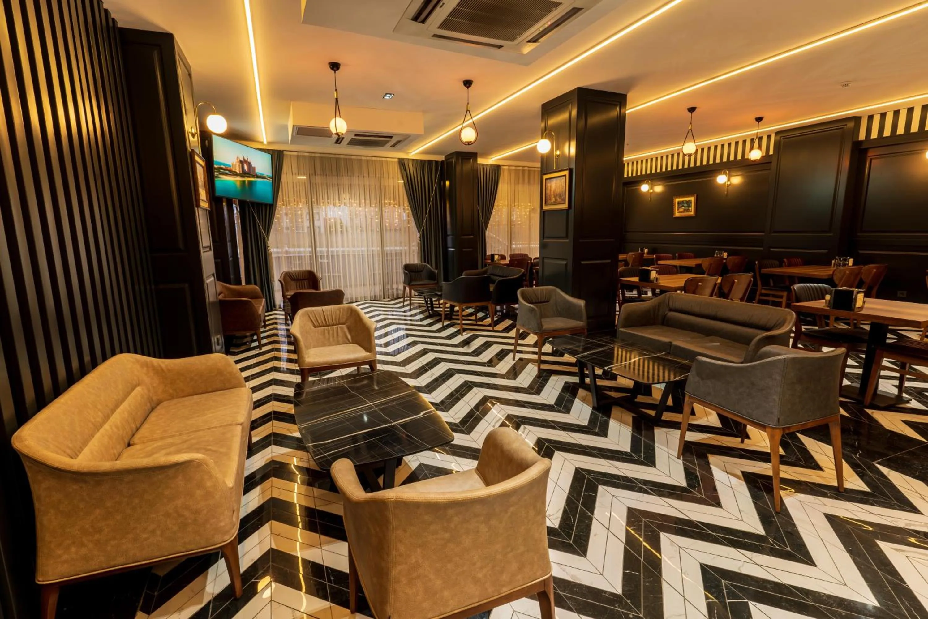 Restaurant/places to eat in Express Plus Hotel