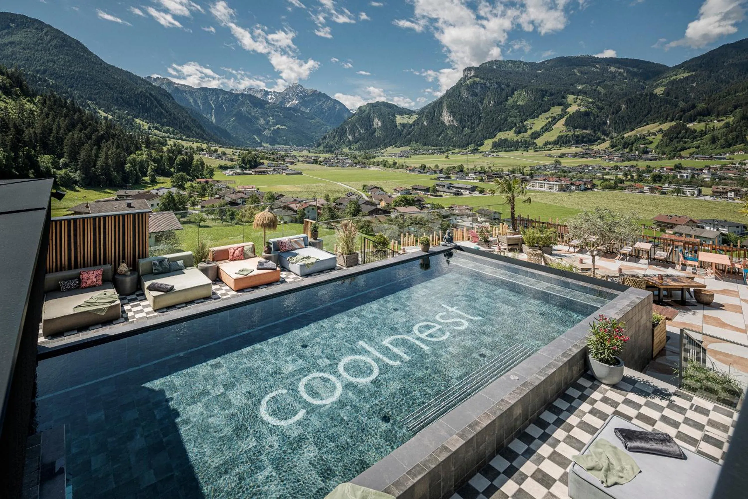 Swimming pool in Coolnest