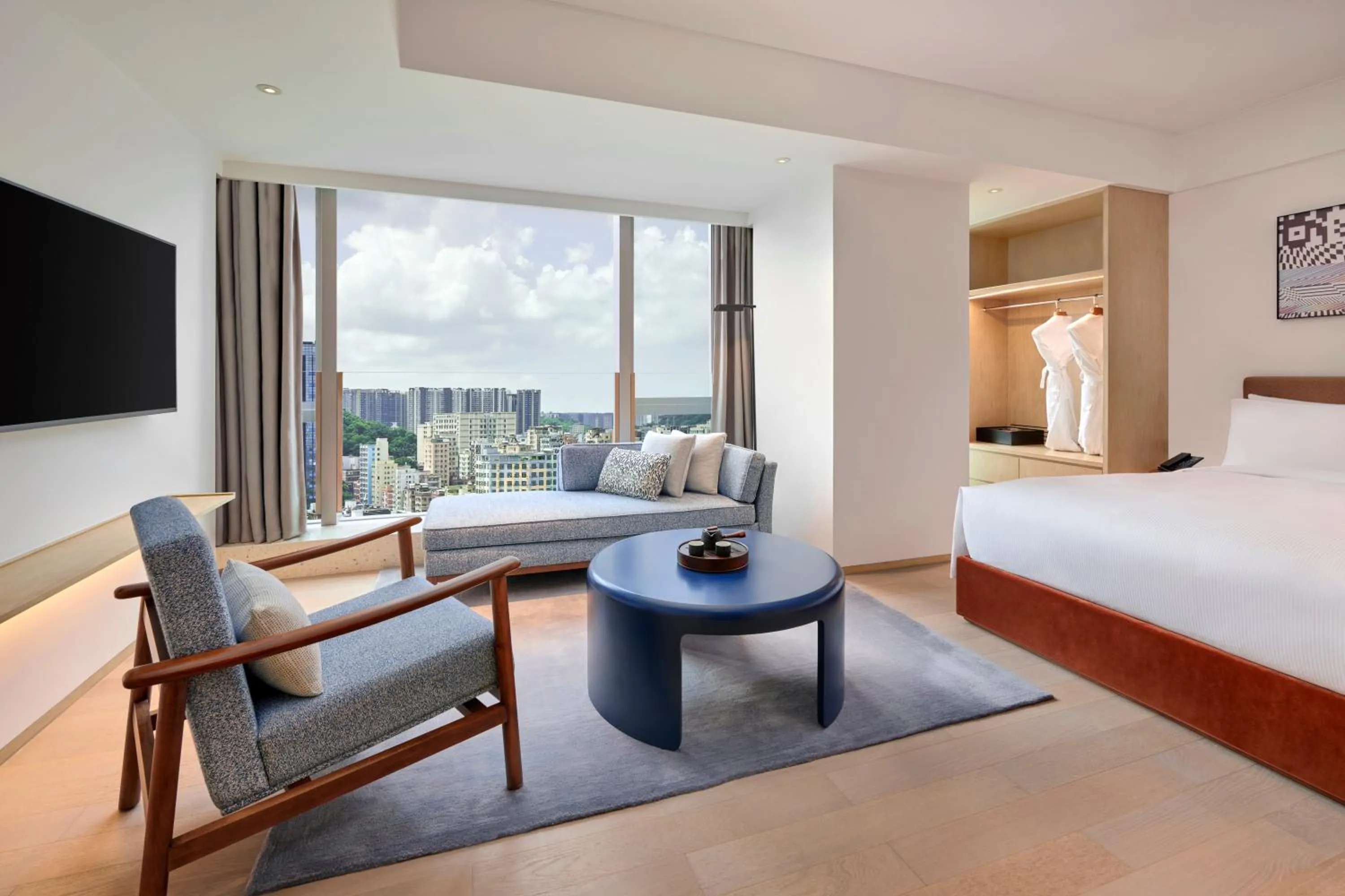 Seating area, Bed in DoubleTree by Hilton Shenzhen Airport Residences
