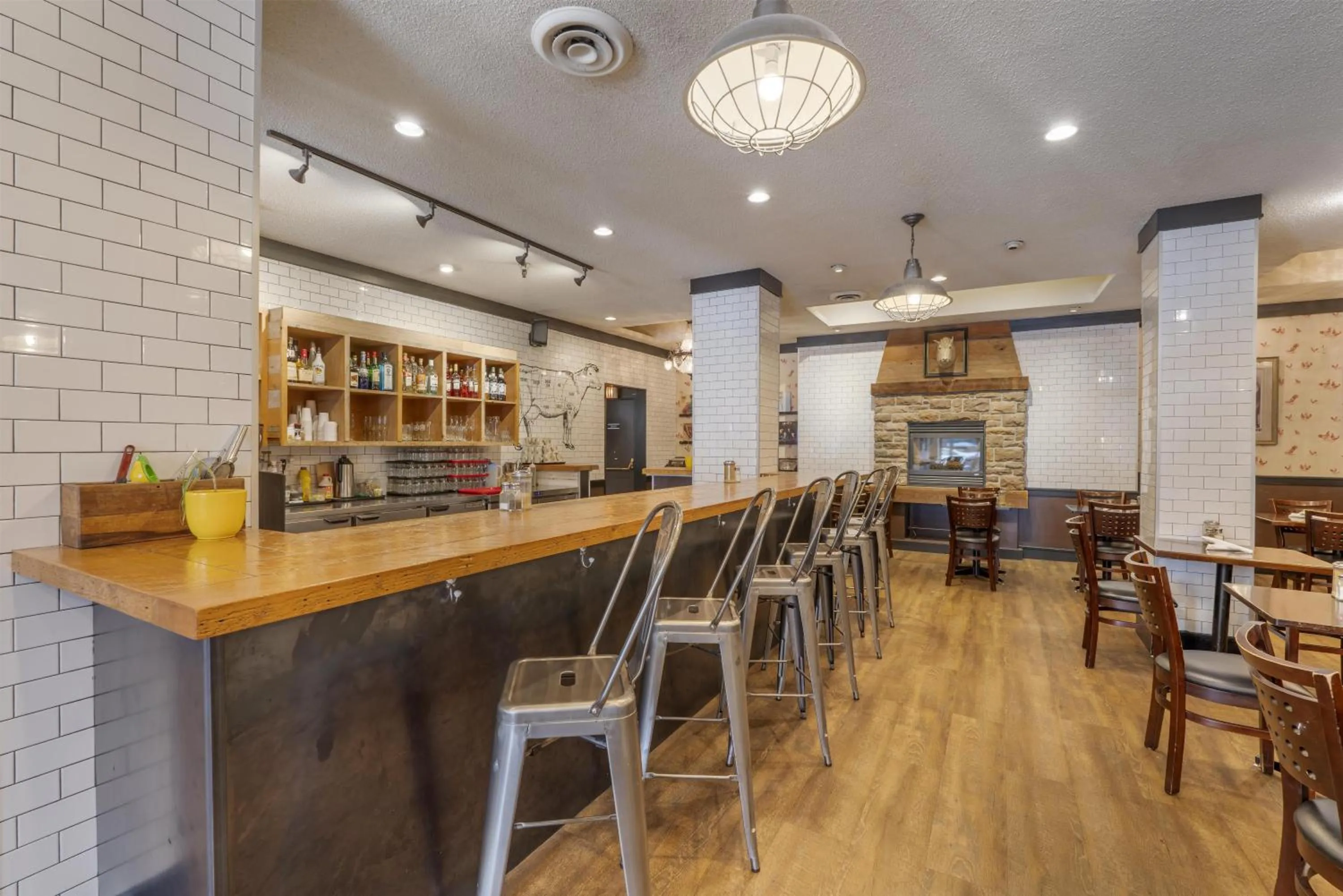 Restaurant/places to eat in BEST WESTERN PLUS Carlton Plaza Hotel