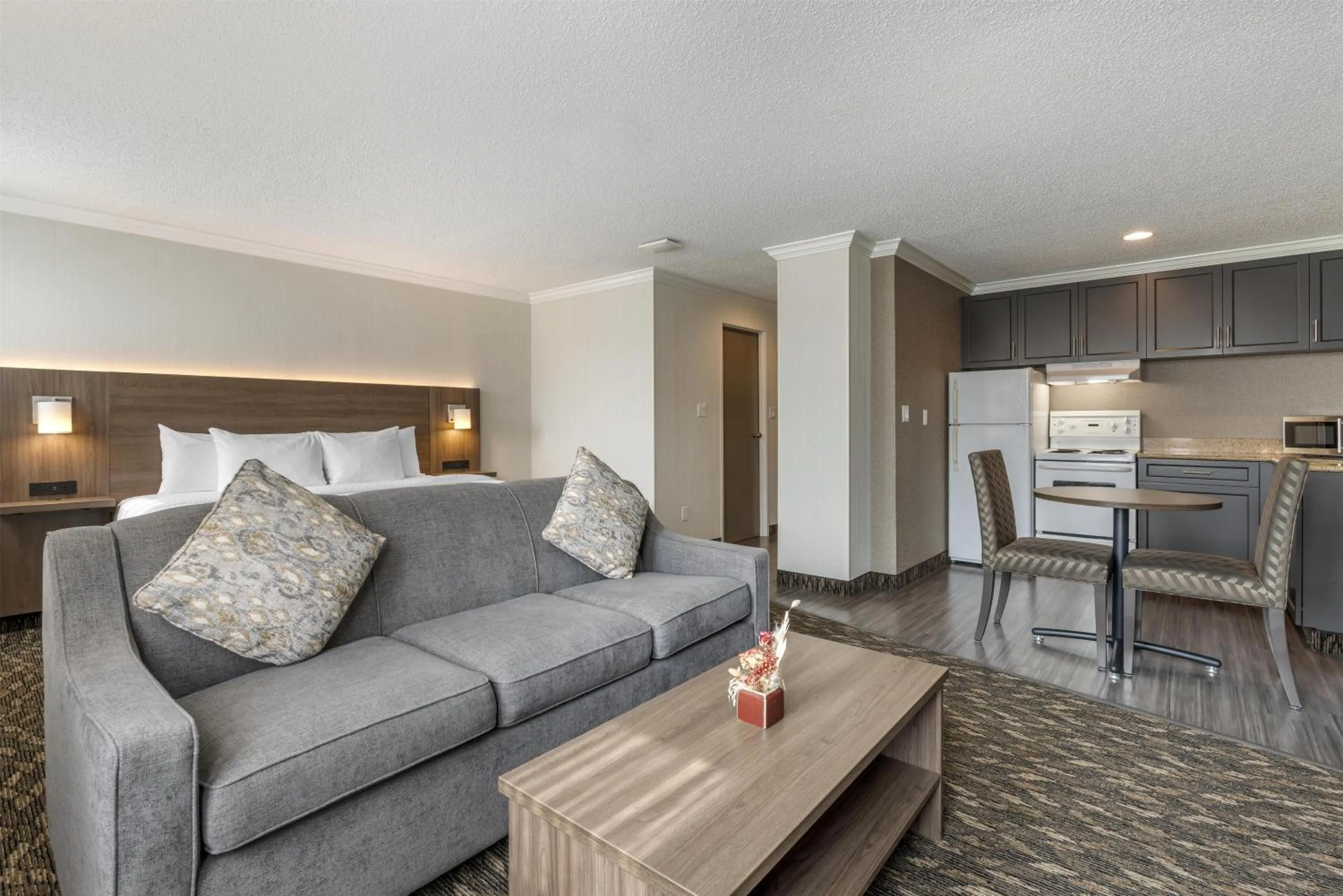 Bedroom in BEST WESTERN PLUS Carlton Plaza Hotel