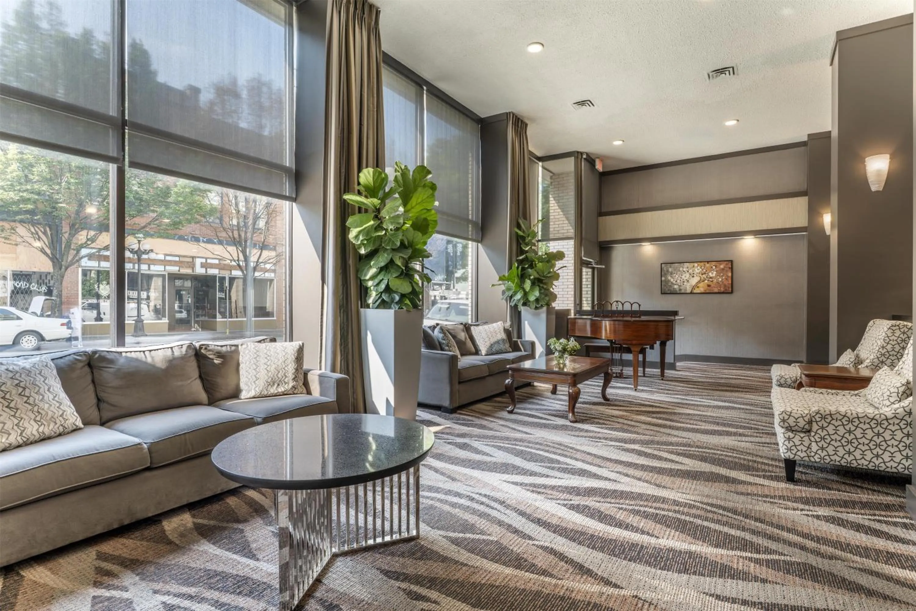 Lobby or reception in BEST WESTERN PLUS Carlton Plaza Hotel