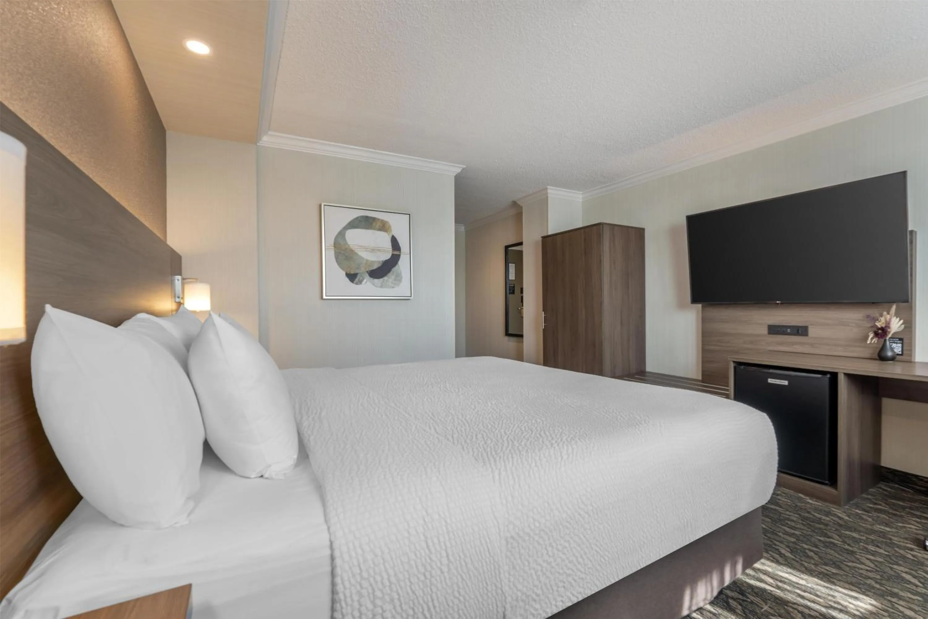 Bedroom, Bed in BEST WESTERN PLUS Carlton Plaza Hotel