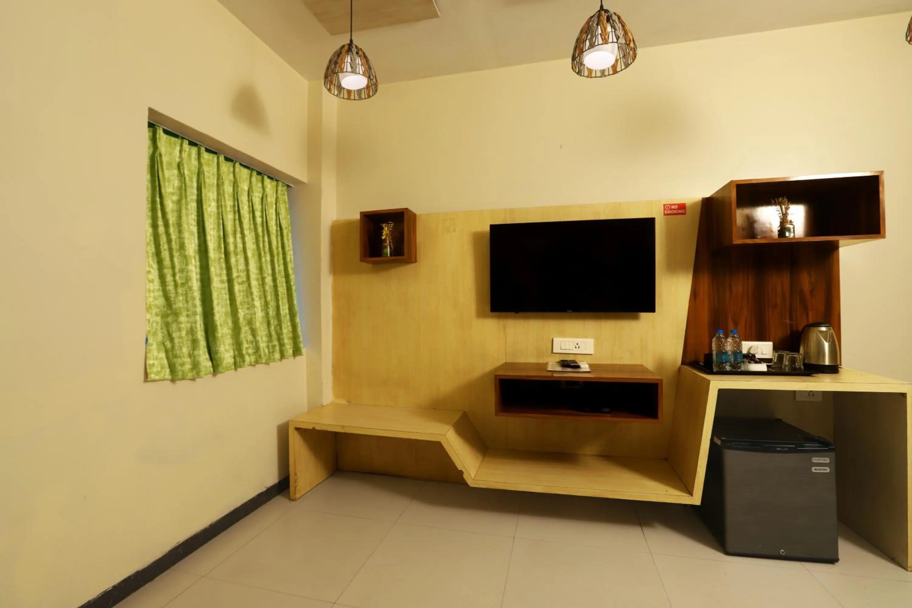 TV and multimedia in Hotel Elite Continental- Near Mumbai International Airport Andheri East