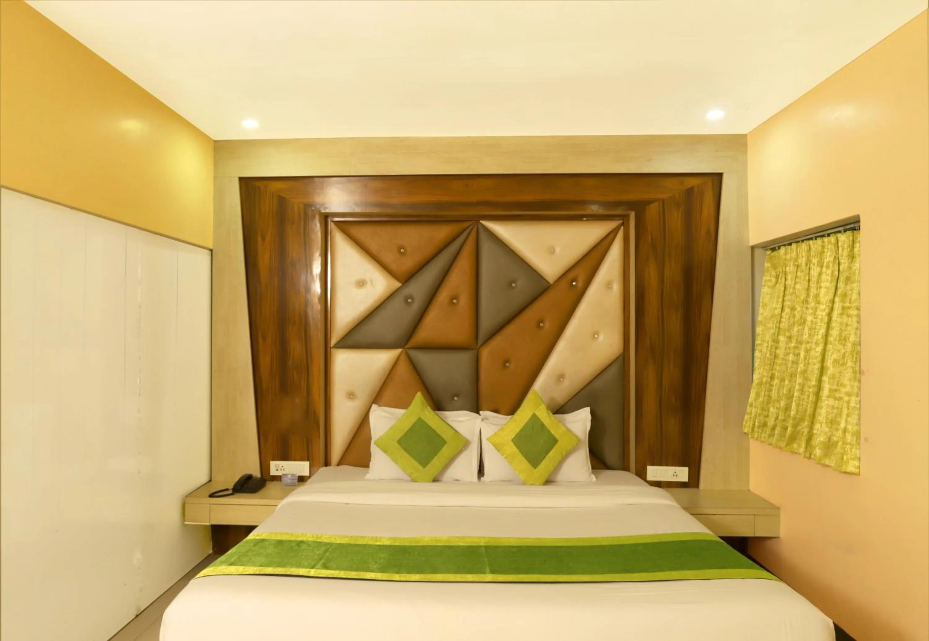 Bed in Hotel Elite Continental- Near Mumbai International Airport Andheri East
