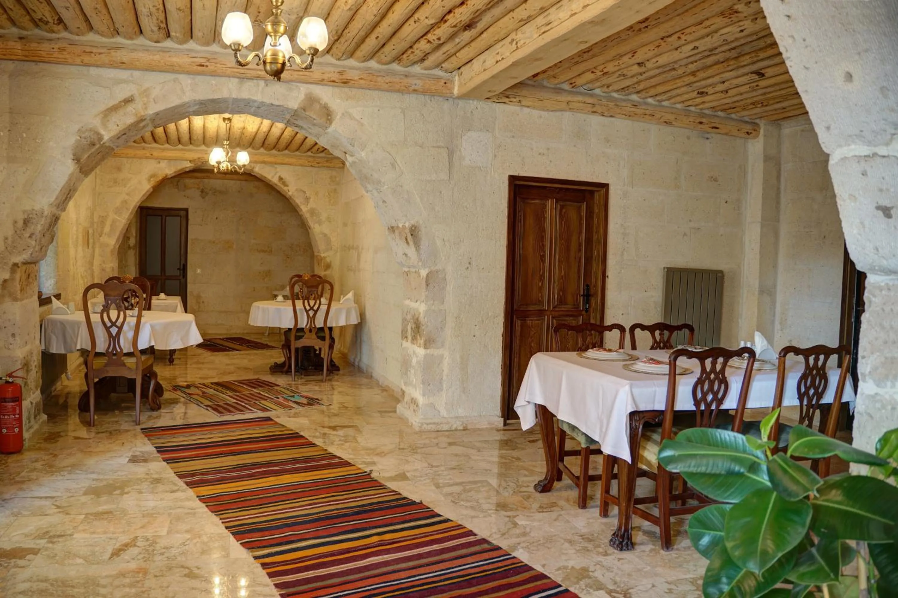 Restaurant/places to eat in House 1938 Special Cave Hotel