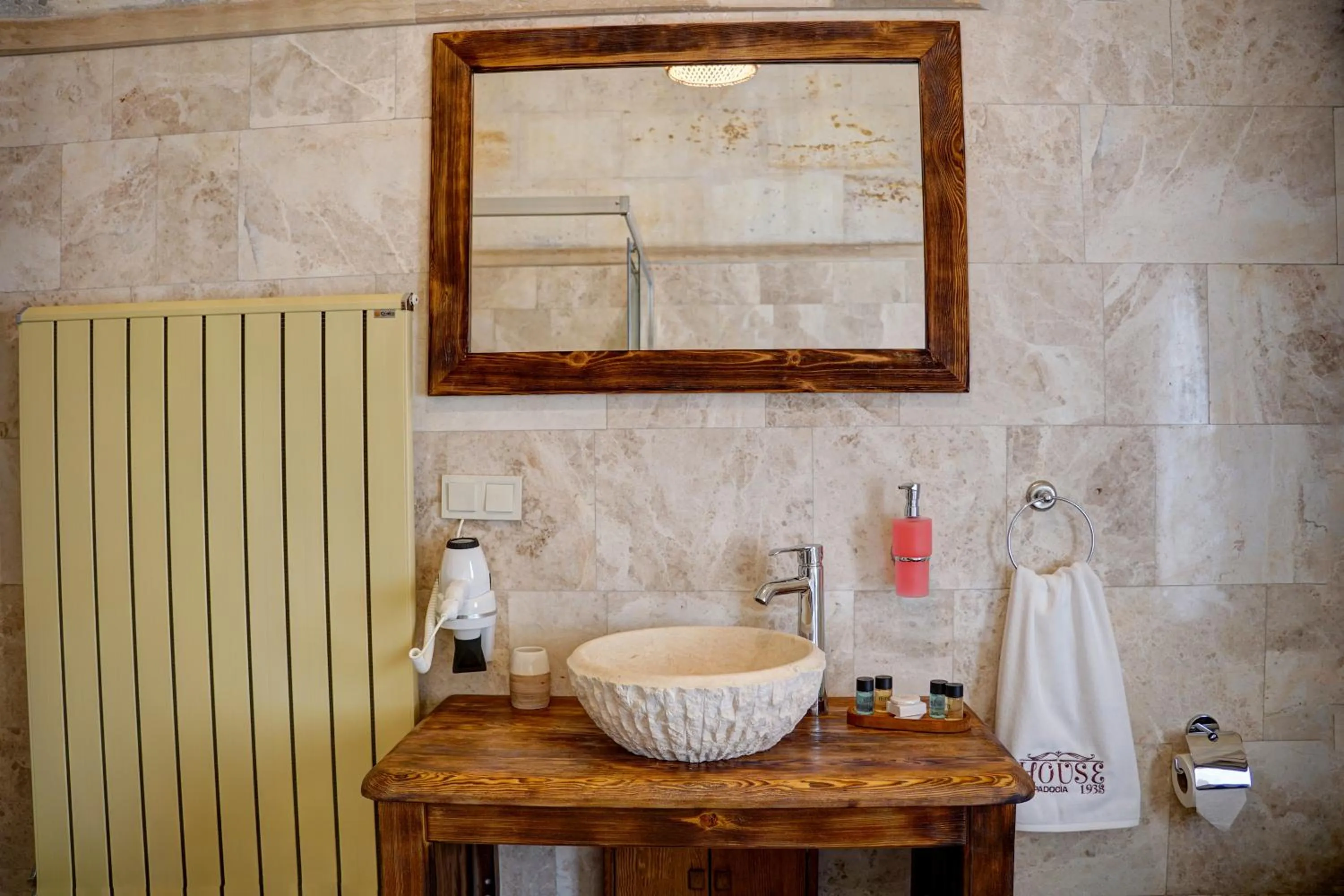 Bathroom in House 1938 Special Cave Hotel
