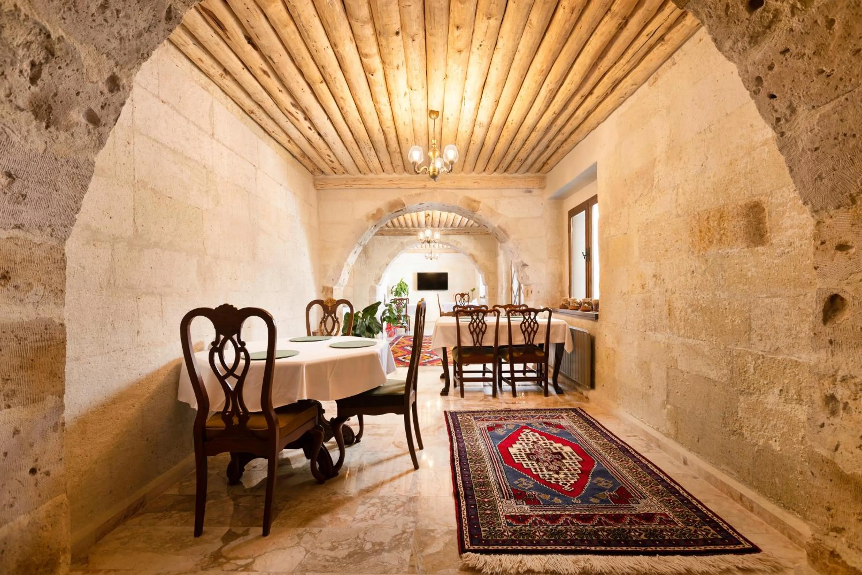 Restaurant/places to eat in House 1938 Special Cave Hotel