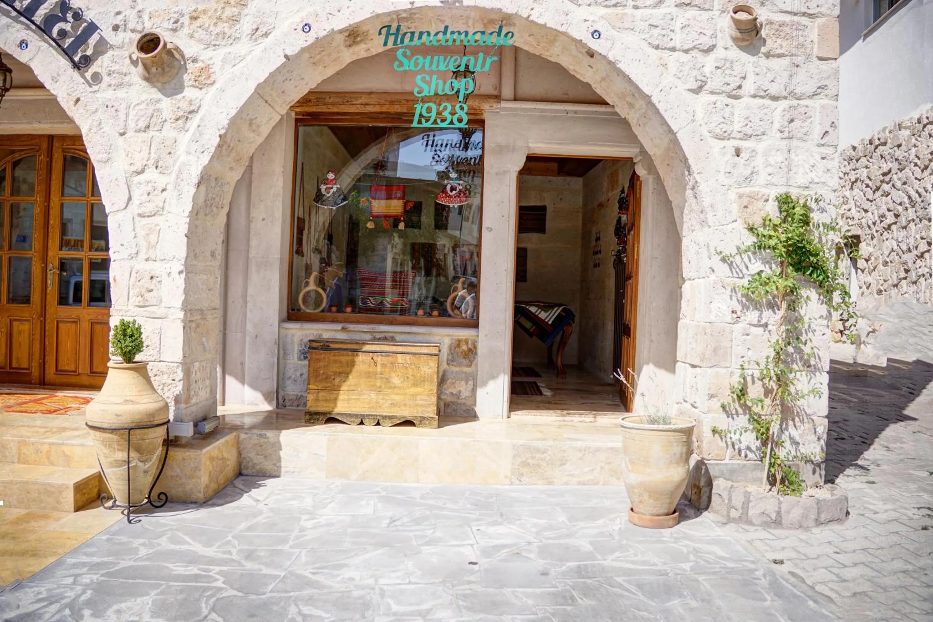 On-site shops in House 1938 Special Cave Hotel