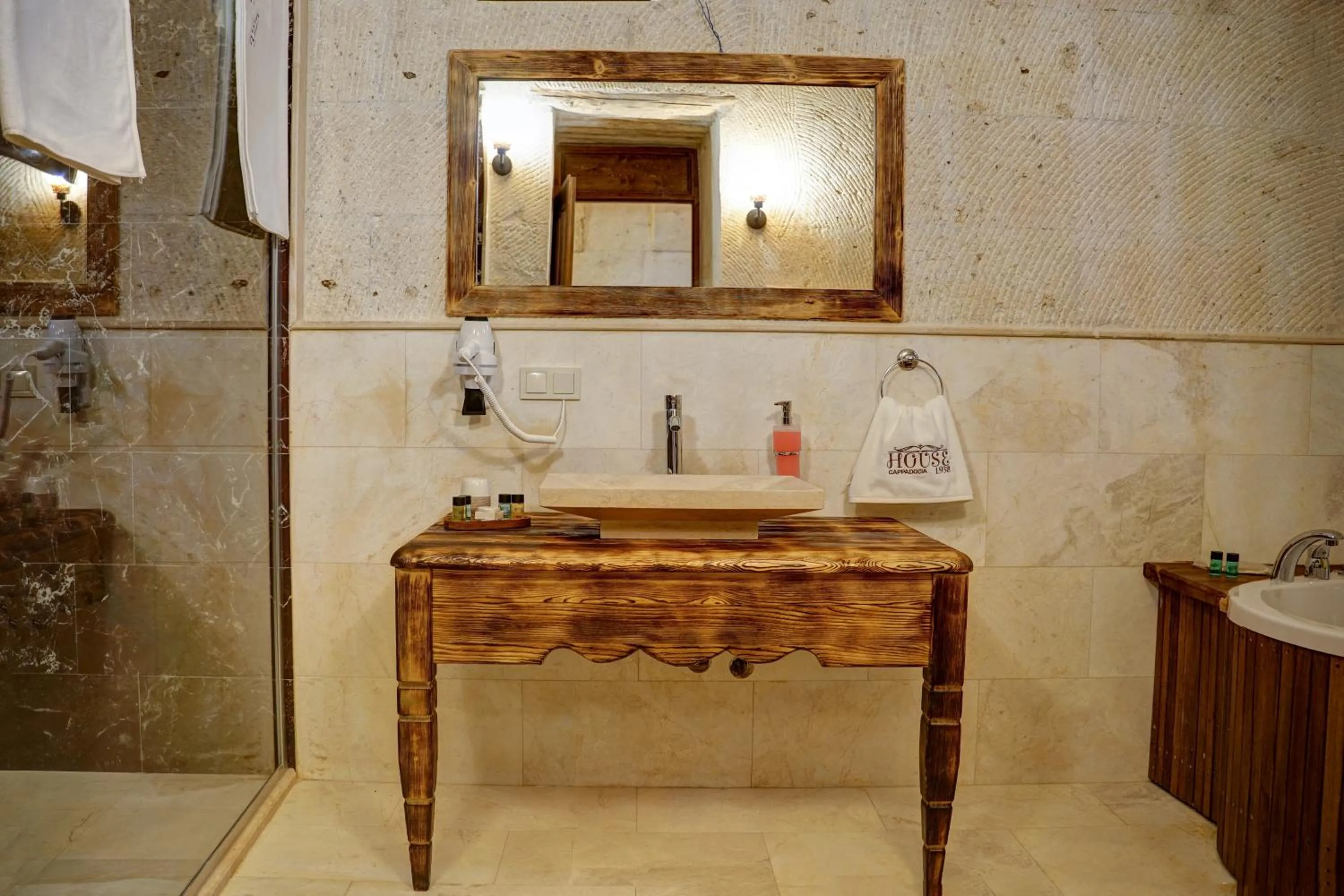 Bathroom in House 1938 Special Cave Hotel