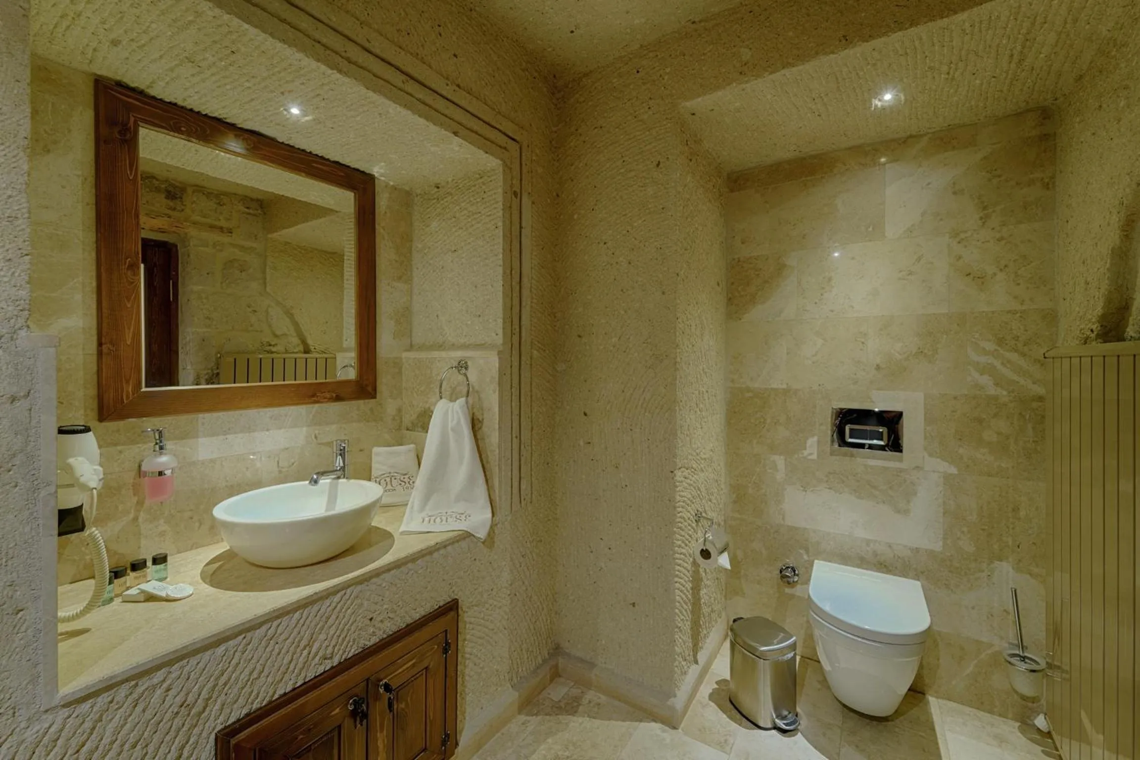Bathroom in House 1938 Special Cave Hotel
