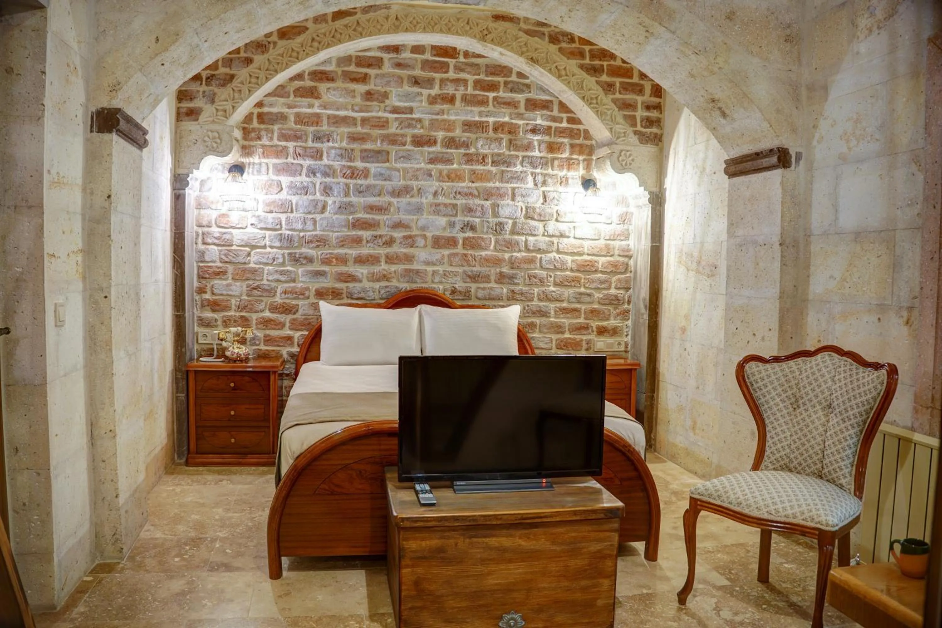 TV and multimedia in House 1938 Special Cave Hotel