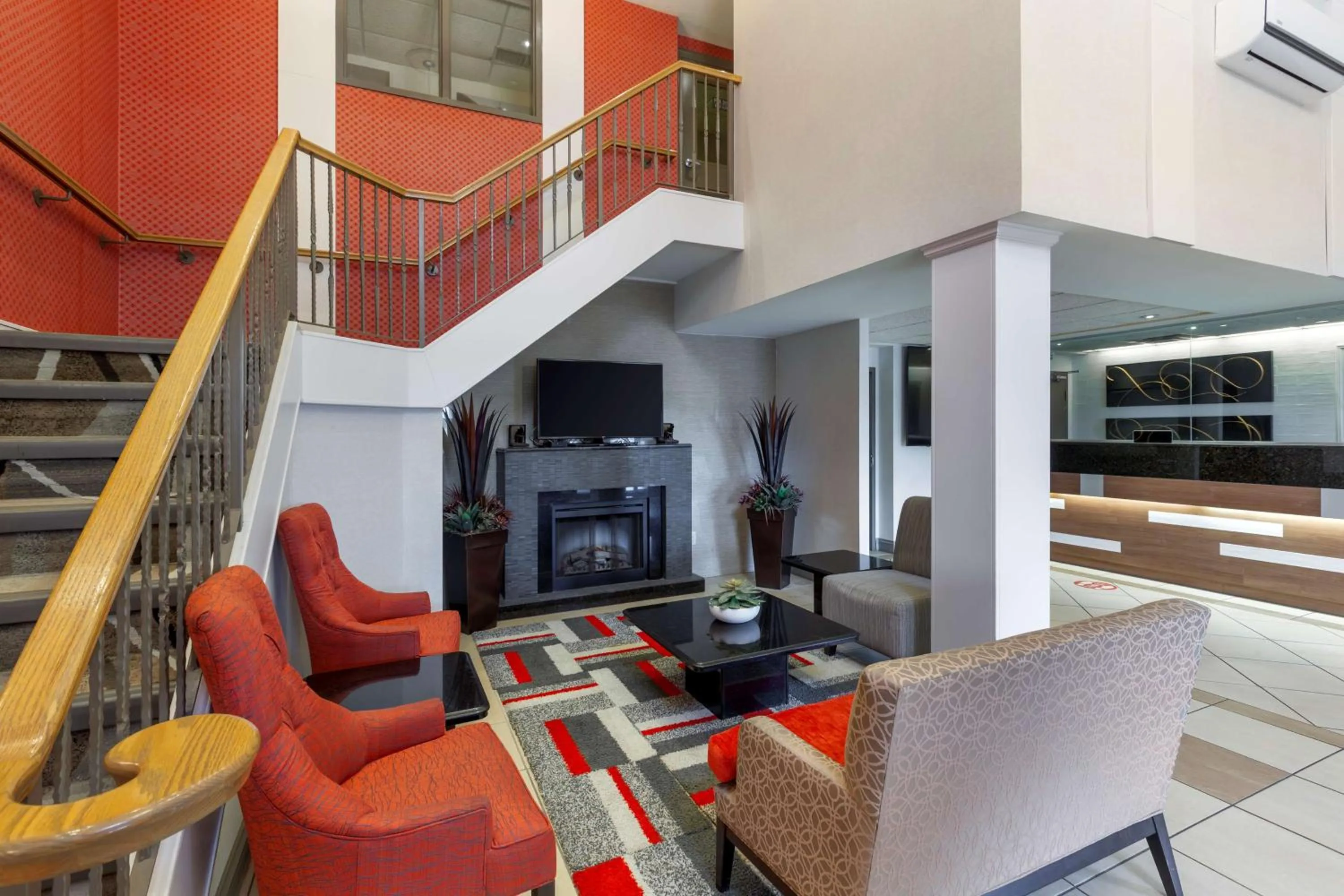 Lobby or reception in Best Western Plus Burlington Inn & Suites