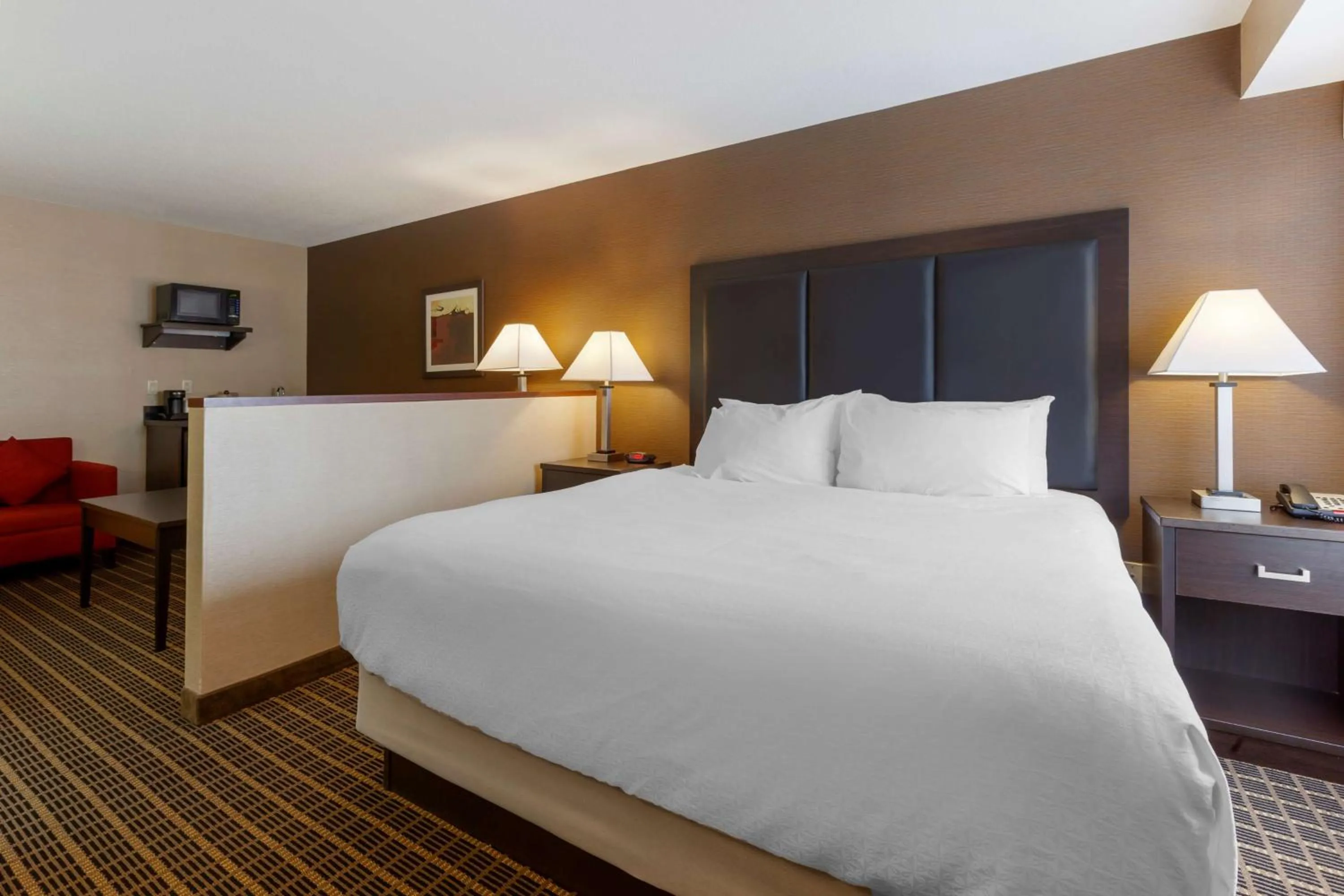 Bedroom, Bed in Best Western Plus Burlington Inn & Suites