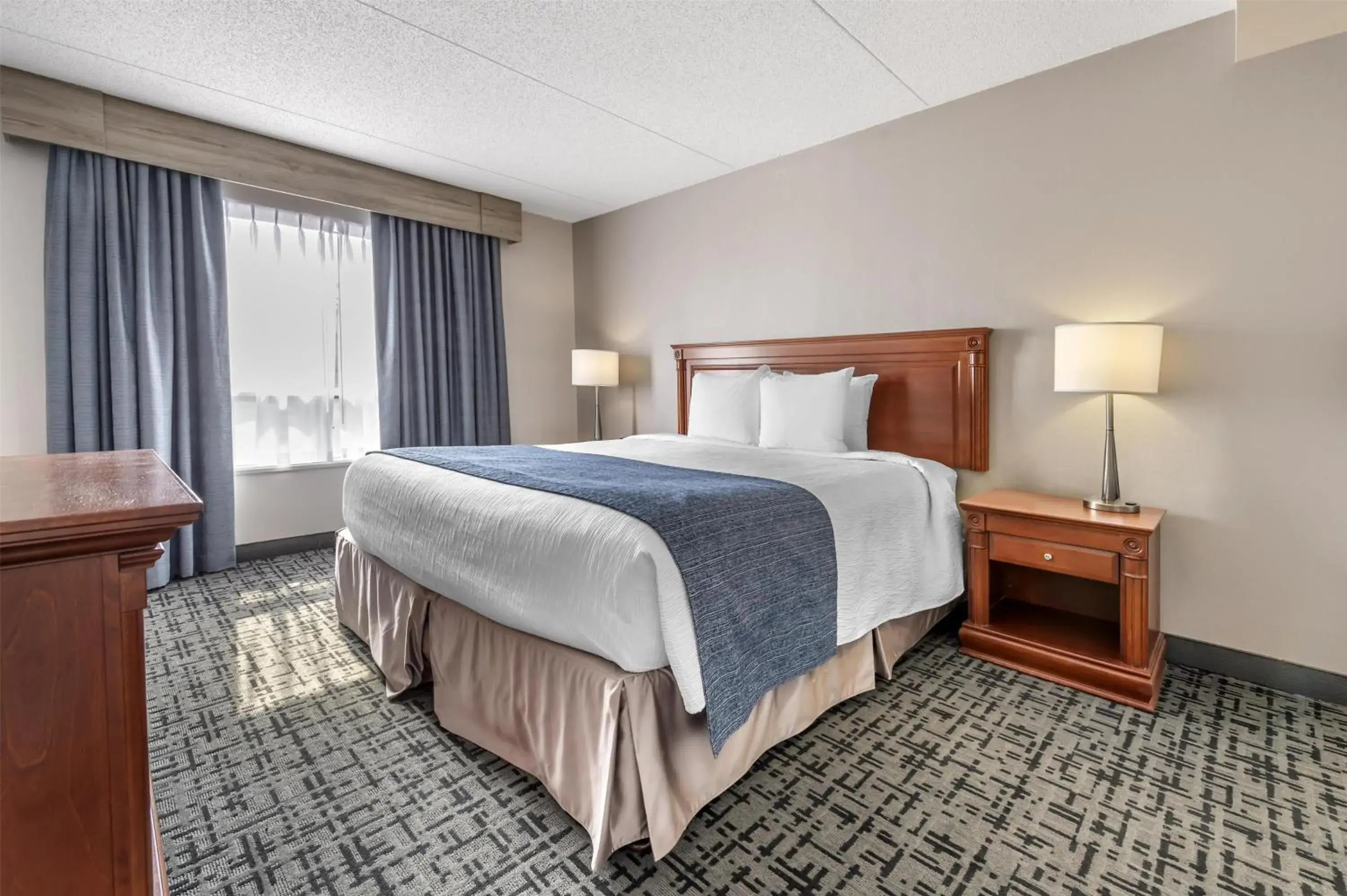 King Suite with Roll-In Shower and Balcony - Disability Access in Best Western Hotel Brossard King Suite with Roll-In Shower and Balcony - Disability Access in Best Western Hotel Brossard