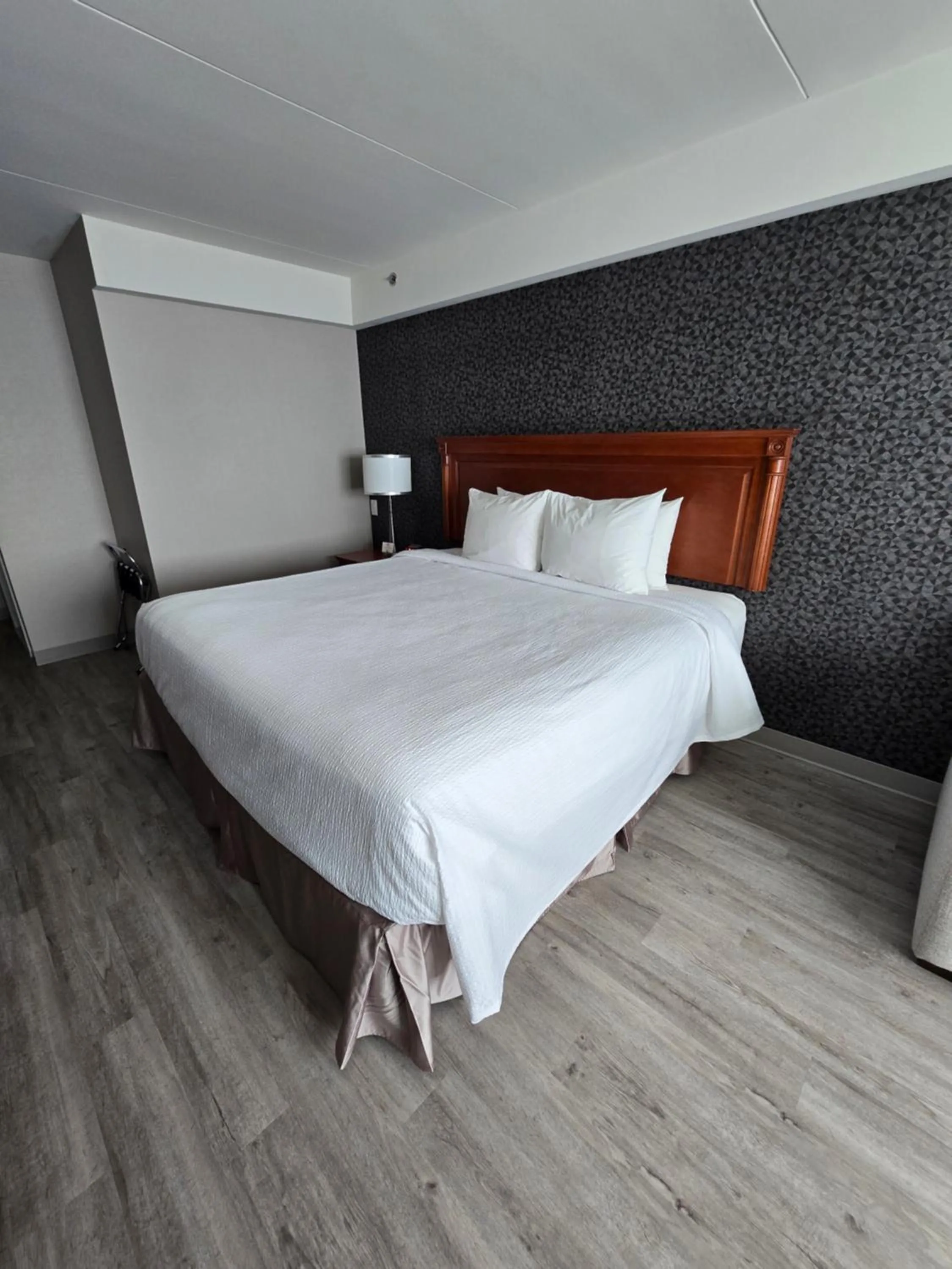 Bed in Best Western Hotel Brossard