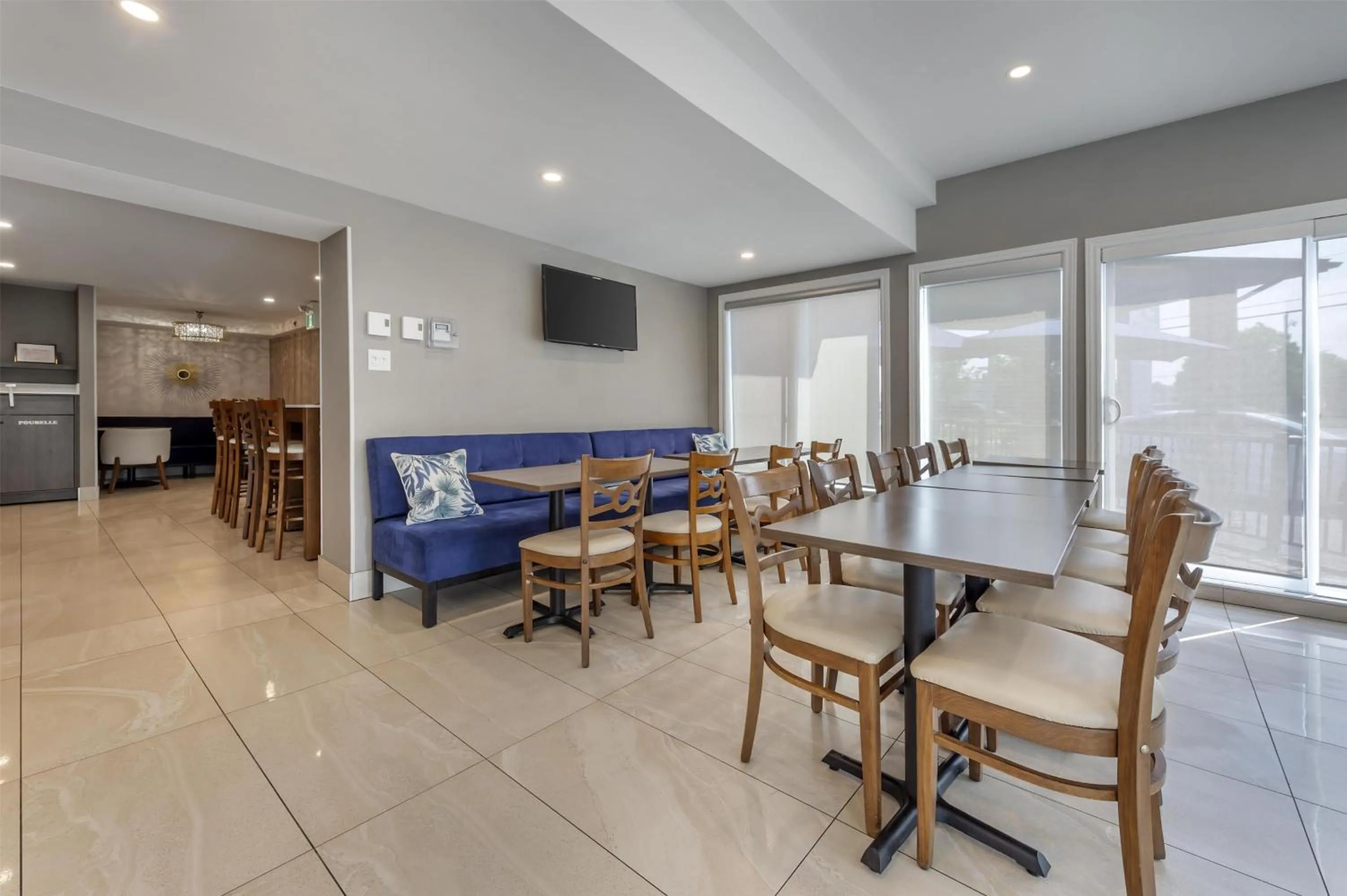 Breakfast in Best Western Hotel Brossard