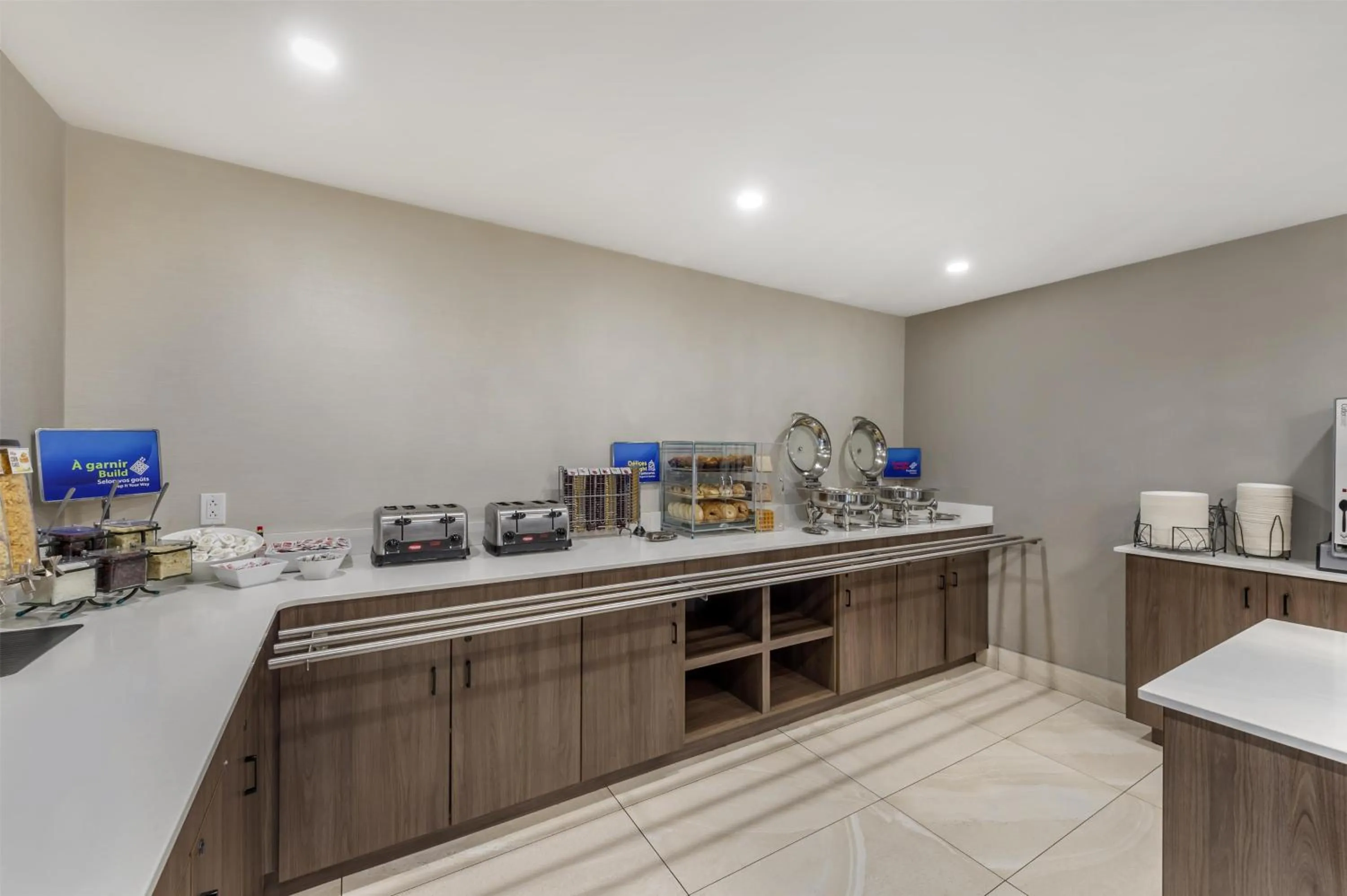 Breakfast in Best Western Hotel Brossard