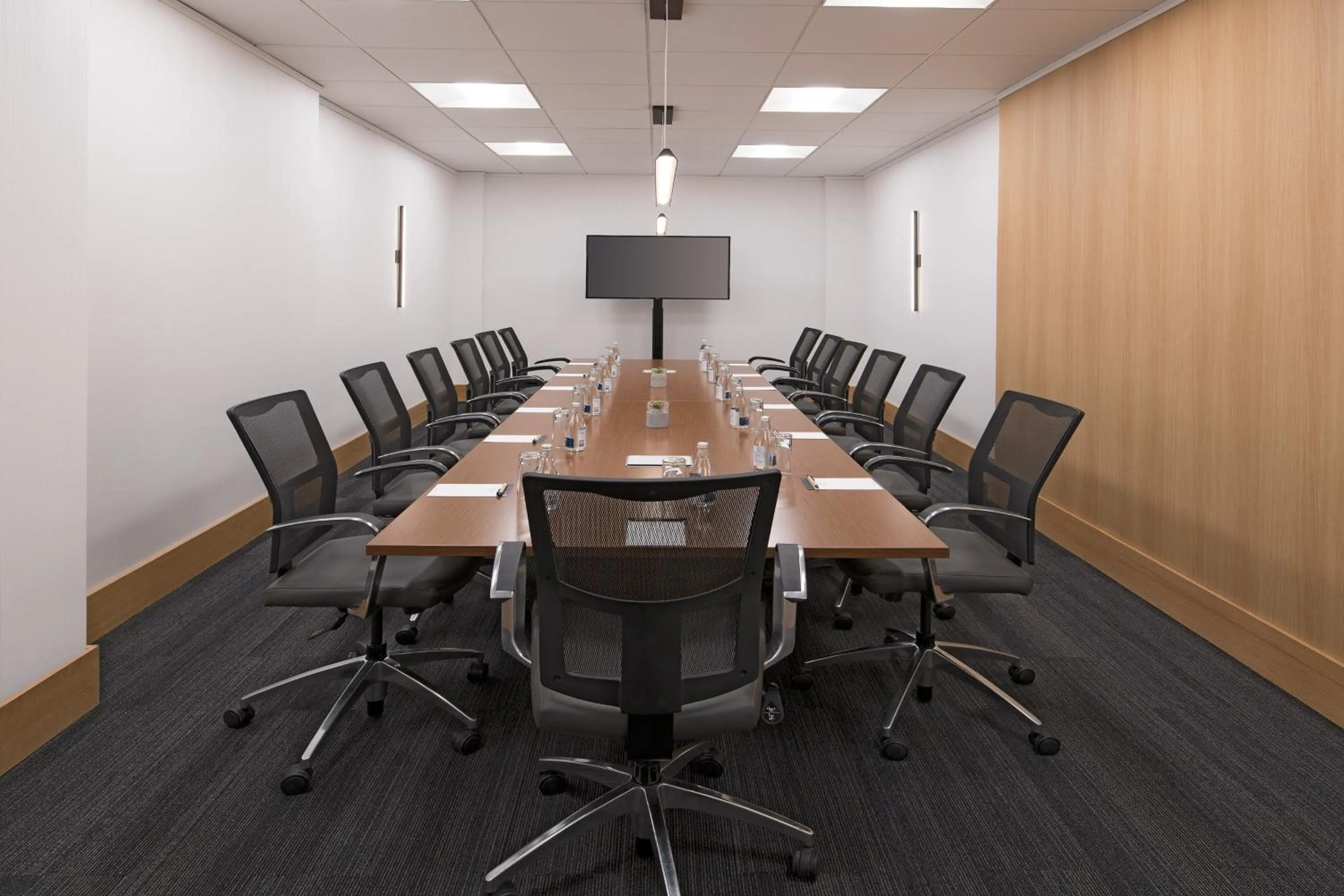 Meeting/conference room in Hotel PUR, Quebec, a Tribute Portfolio Hotel