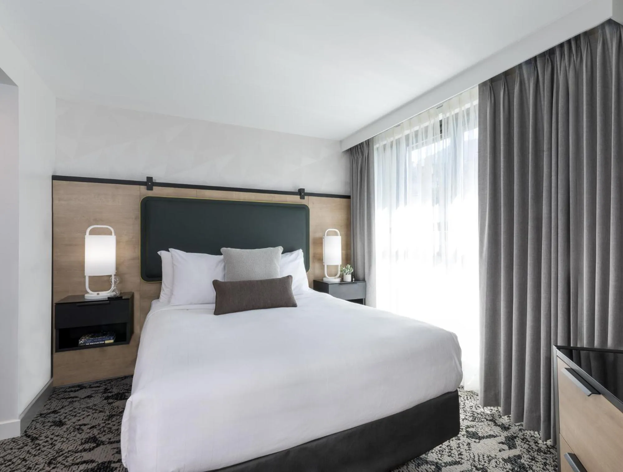 Bedroom, Bed in The Crystal Lodge