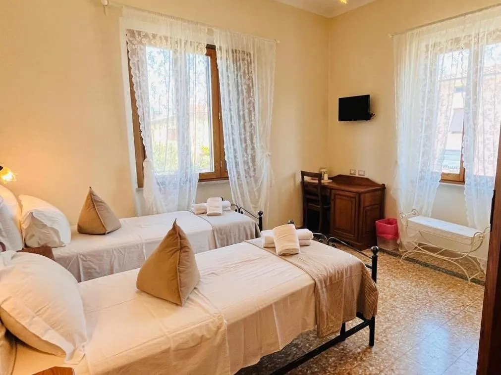 Bed in BnB Villa Melany vicino Centro