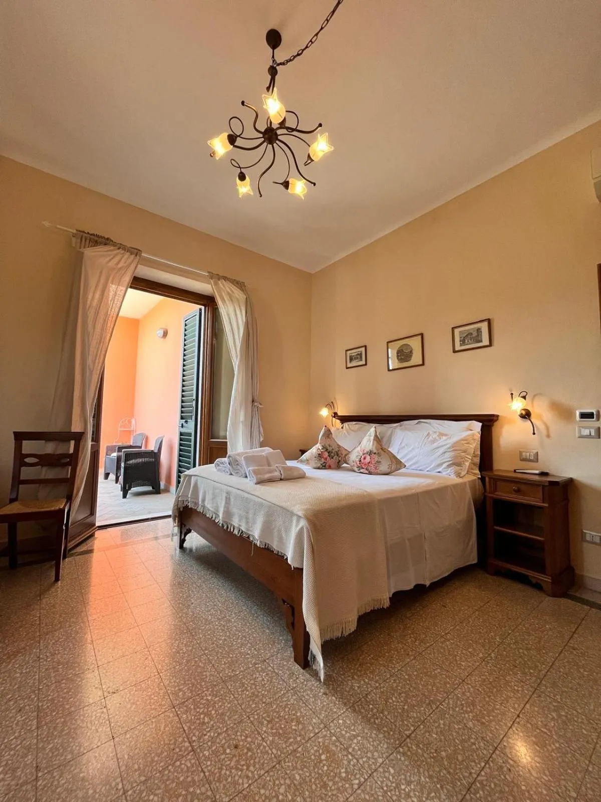 Bed in BnB Villa Melany vicino Centro