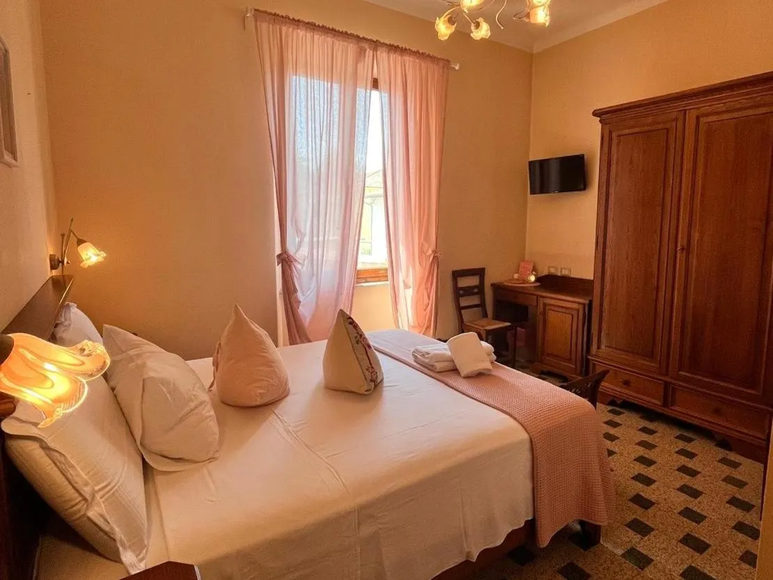 Bed in BnB Villa Melany vicino Centro