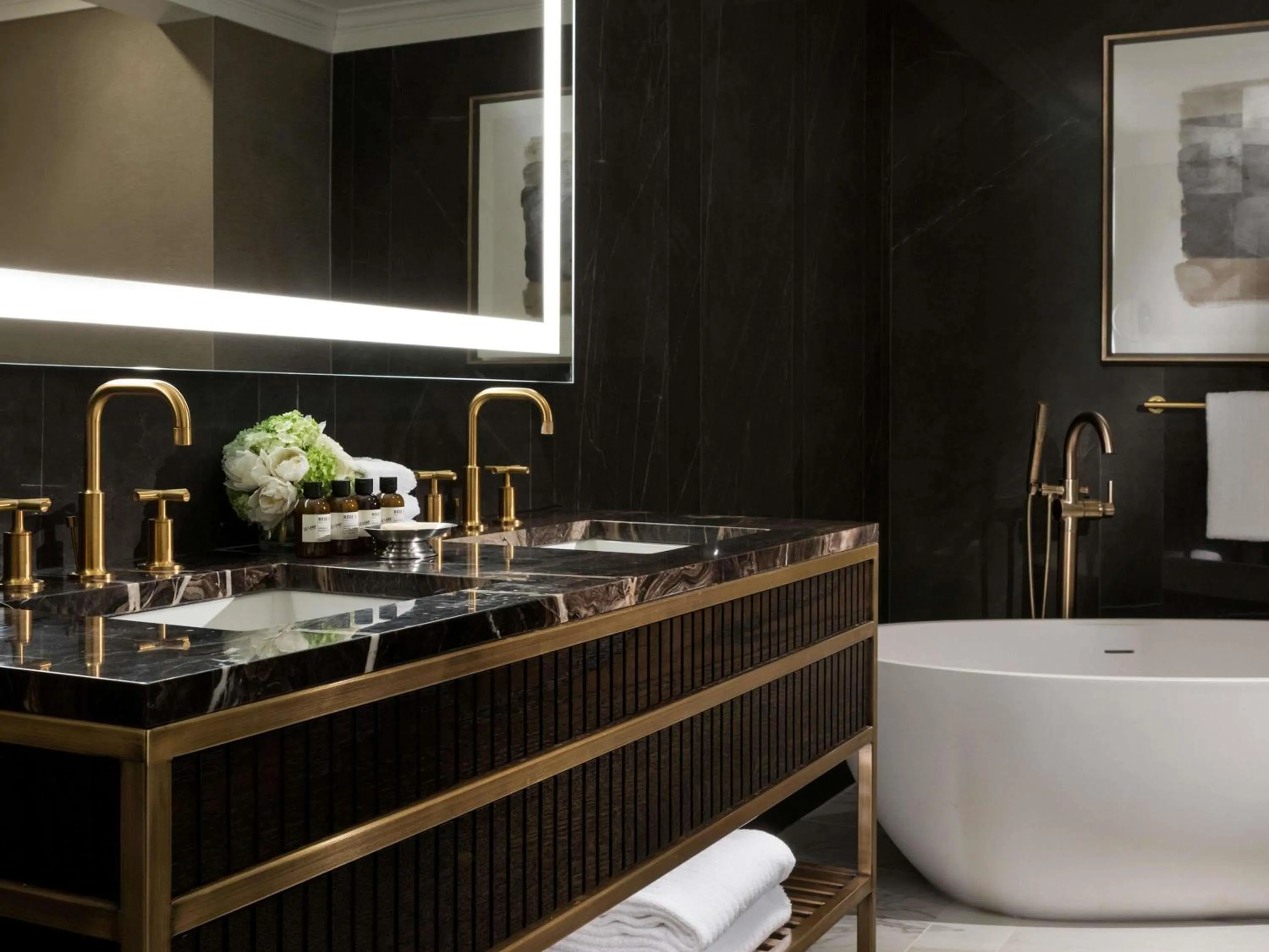 Bedroom in Fairmont Hotel Vancouver