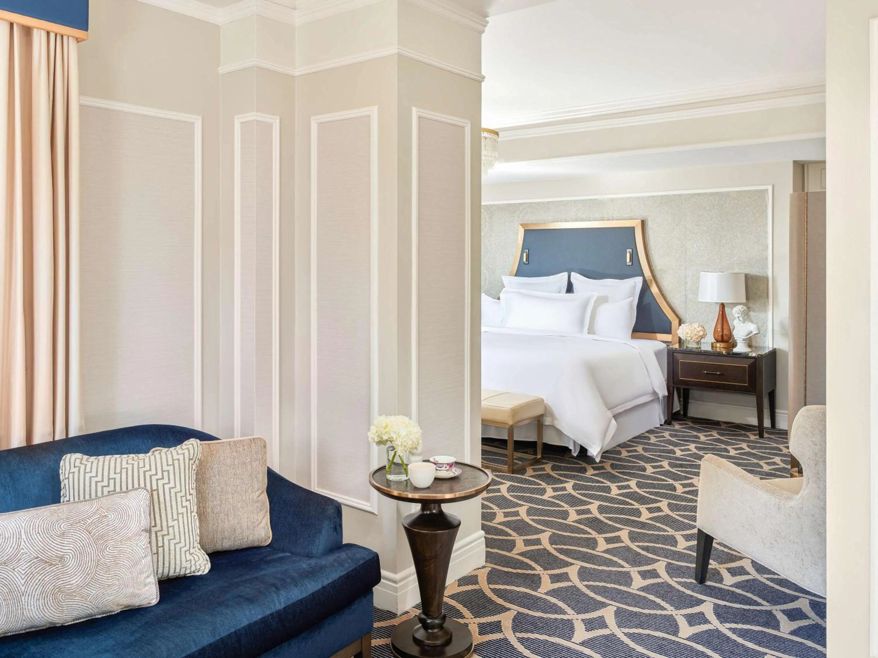 Deluxe Room with King Bed in Fairmont Hotel Vancouver