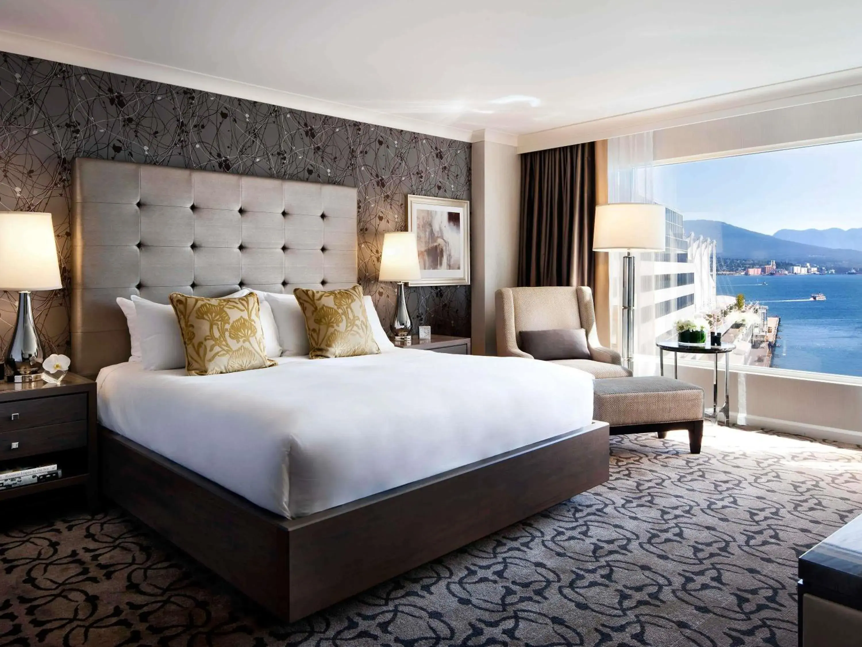 Fairmont Gold Harbor View Room with King Bed in Fairmont Waterfront Fairmont Gold Harbor View Room with King Bed in Fairmont Waterfront