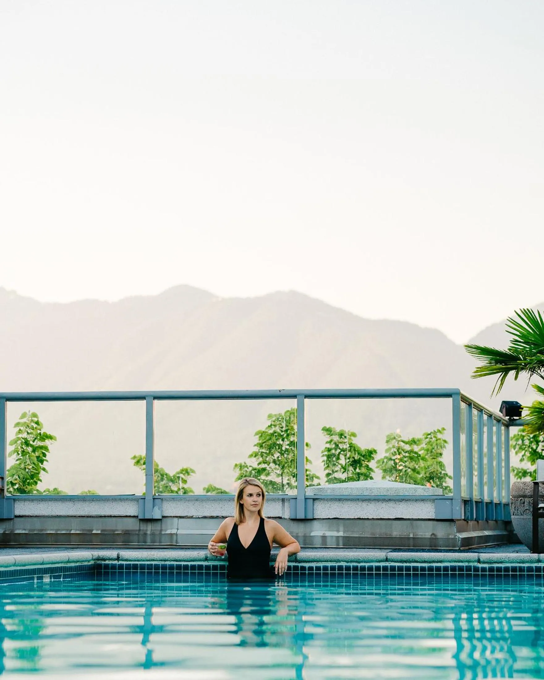 Swimming pool in Fairmont Waterfront