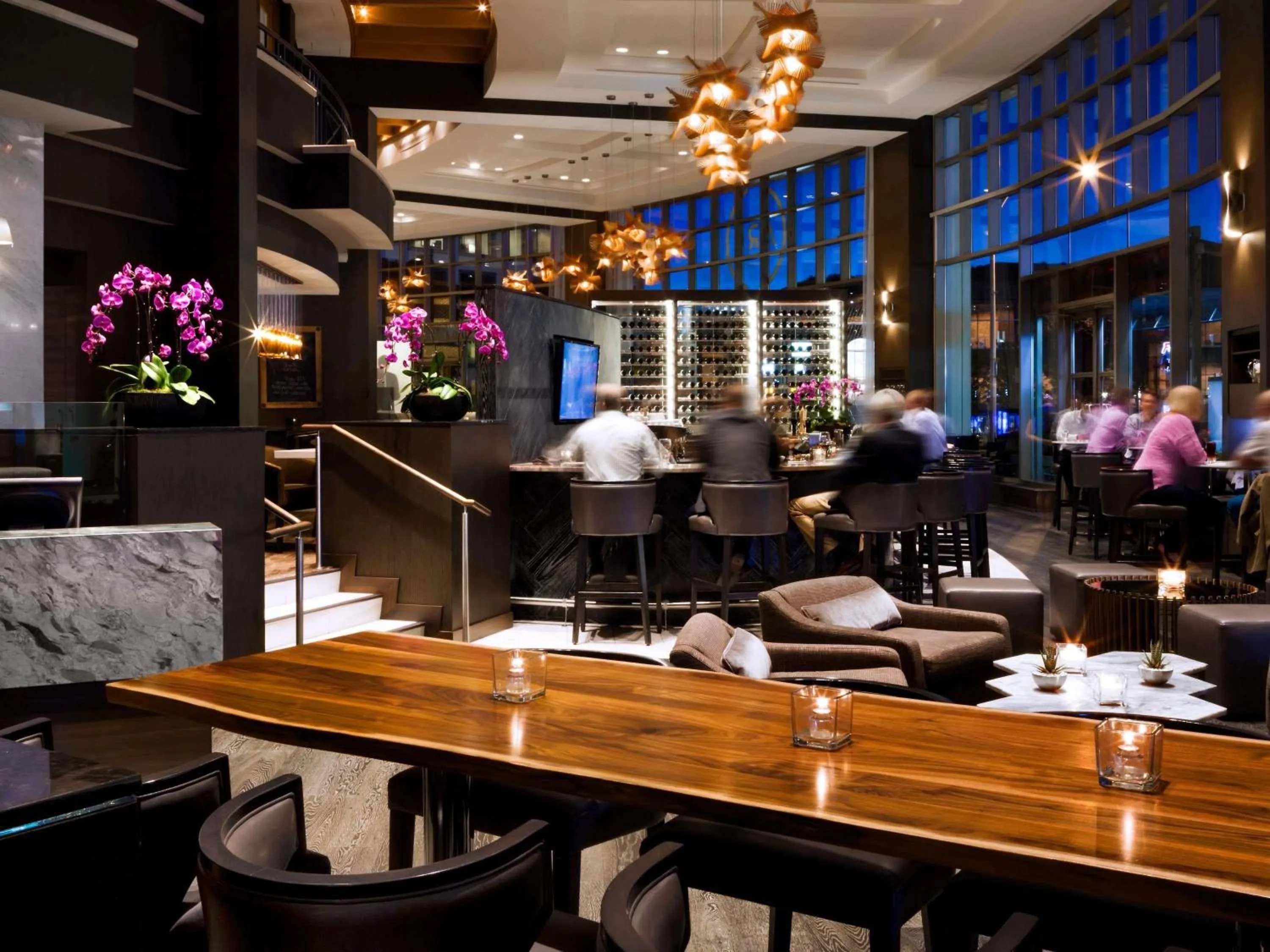 Restaurant/places to eat in Fairmont Waterfront