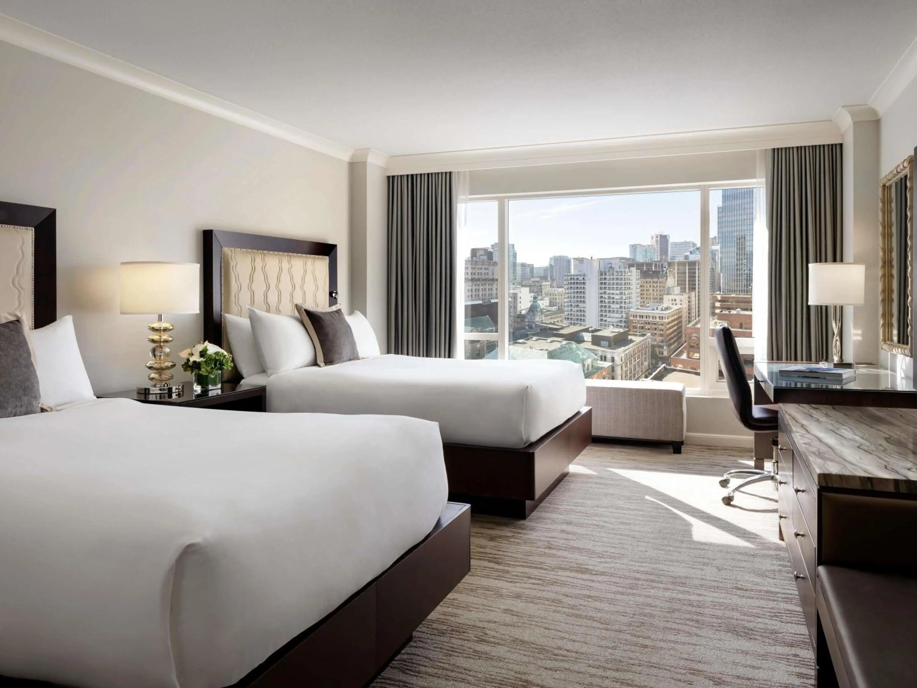 Bedroom, Bed in Fairmont Waterfront